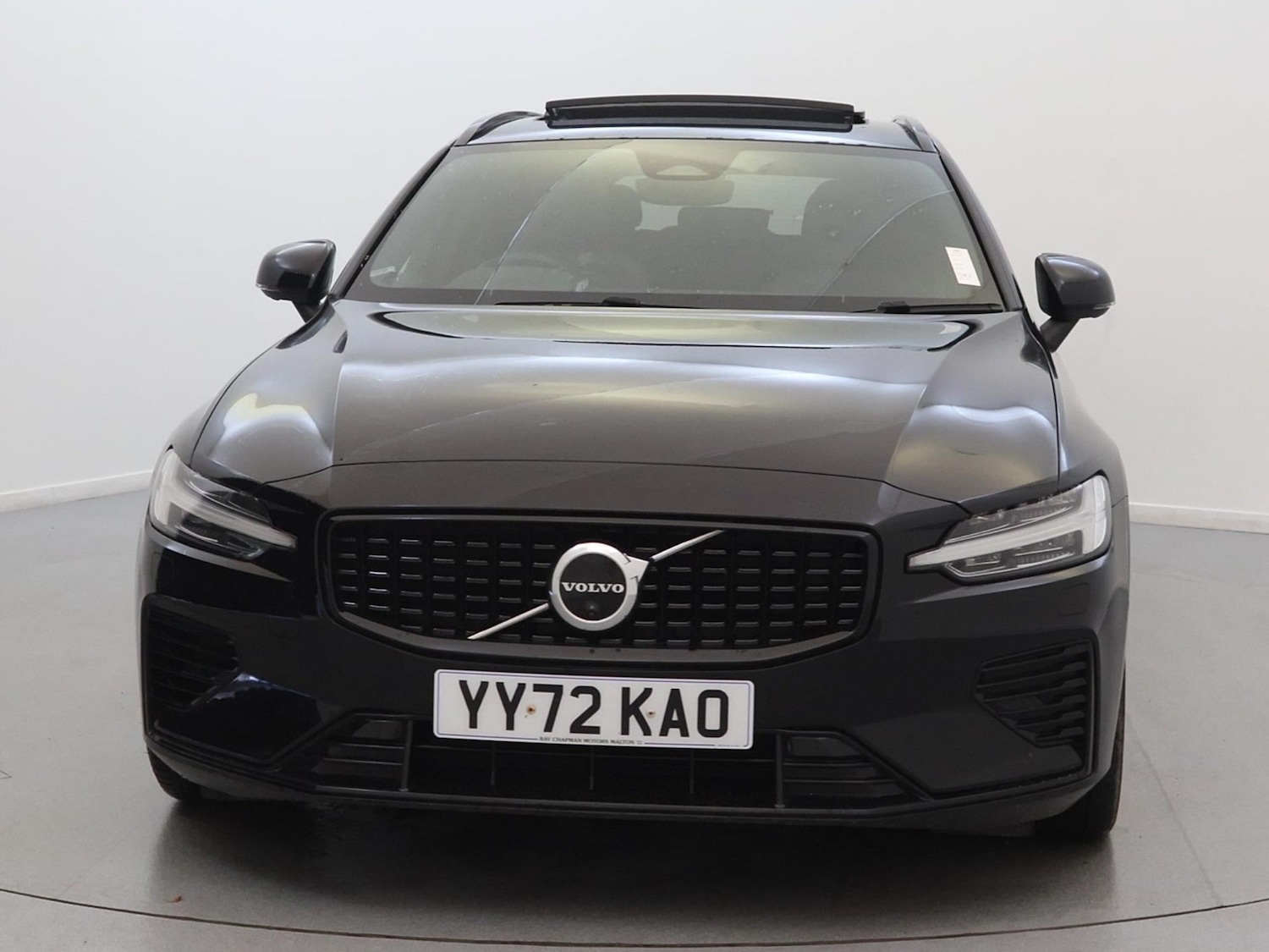 Used Volvo V60 2022 for sale - 77635133: Photo 2