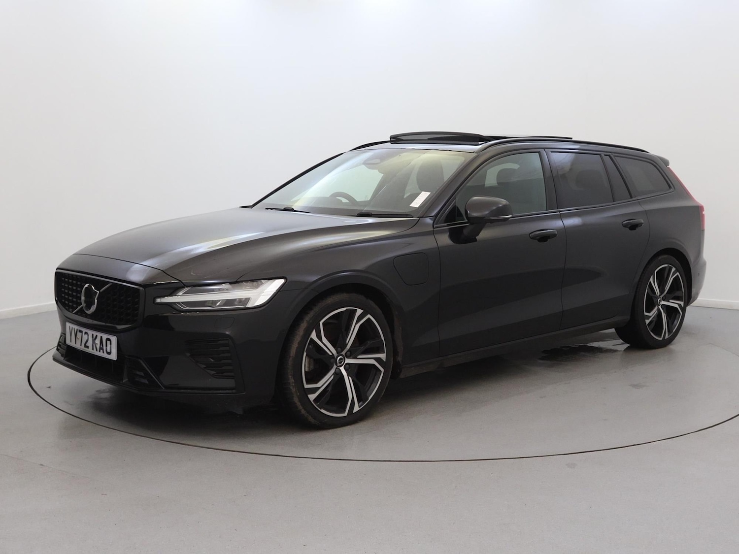 Used Volvo V60 2022 for sale - 77635133: Photo 3