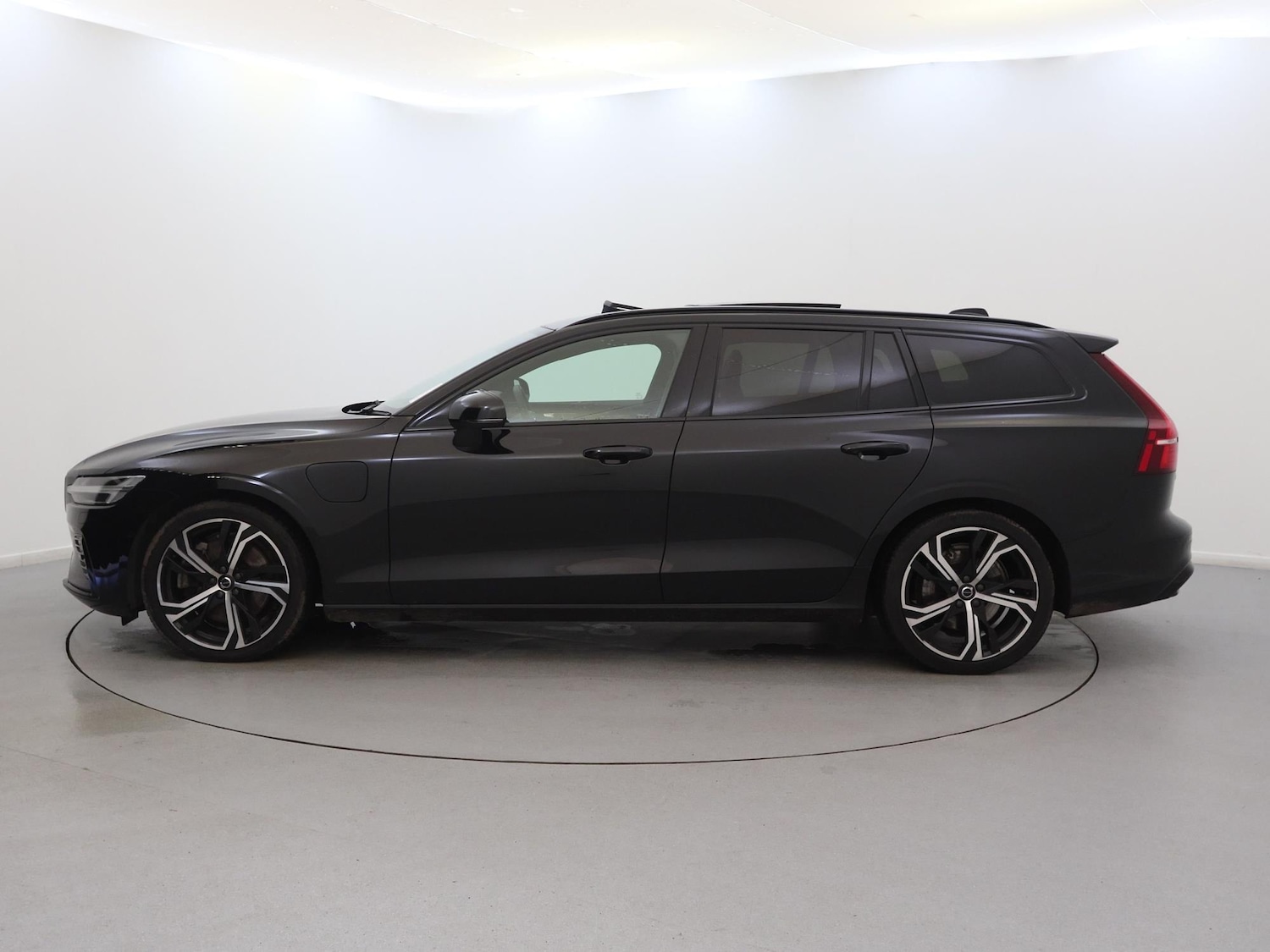Used Volvo V60 2022 for sale - 77635133: Photo 4