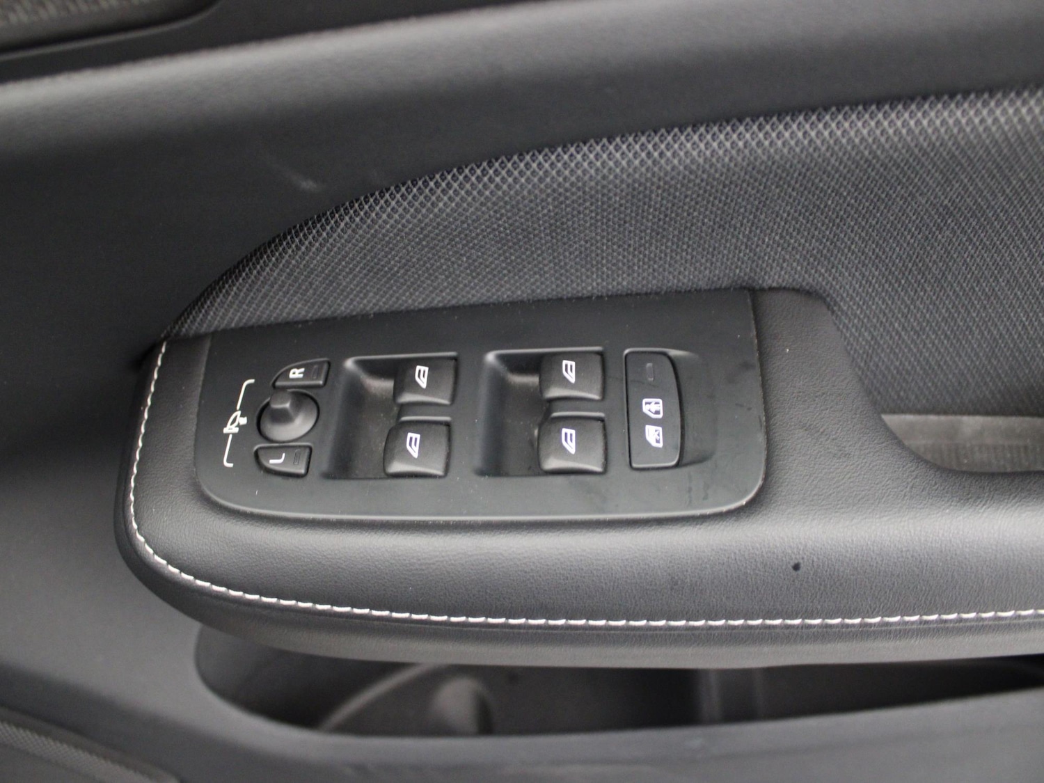 Used Volvo V60 2022 for sale - 77635133: Photo 46