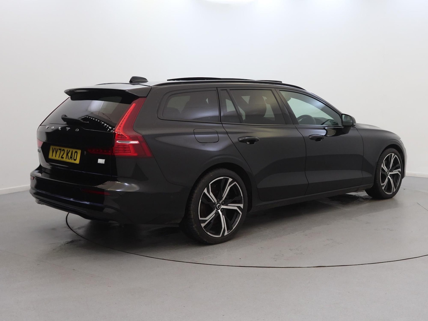 Used Volvo V60 2022 for sale - 77635133: Photo 5
