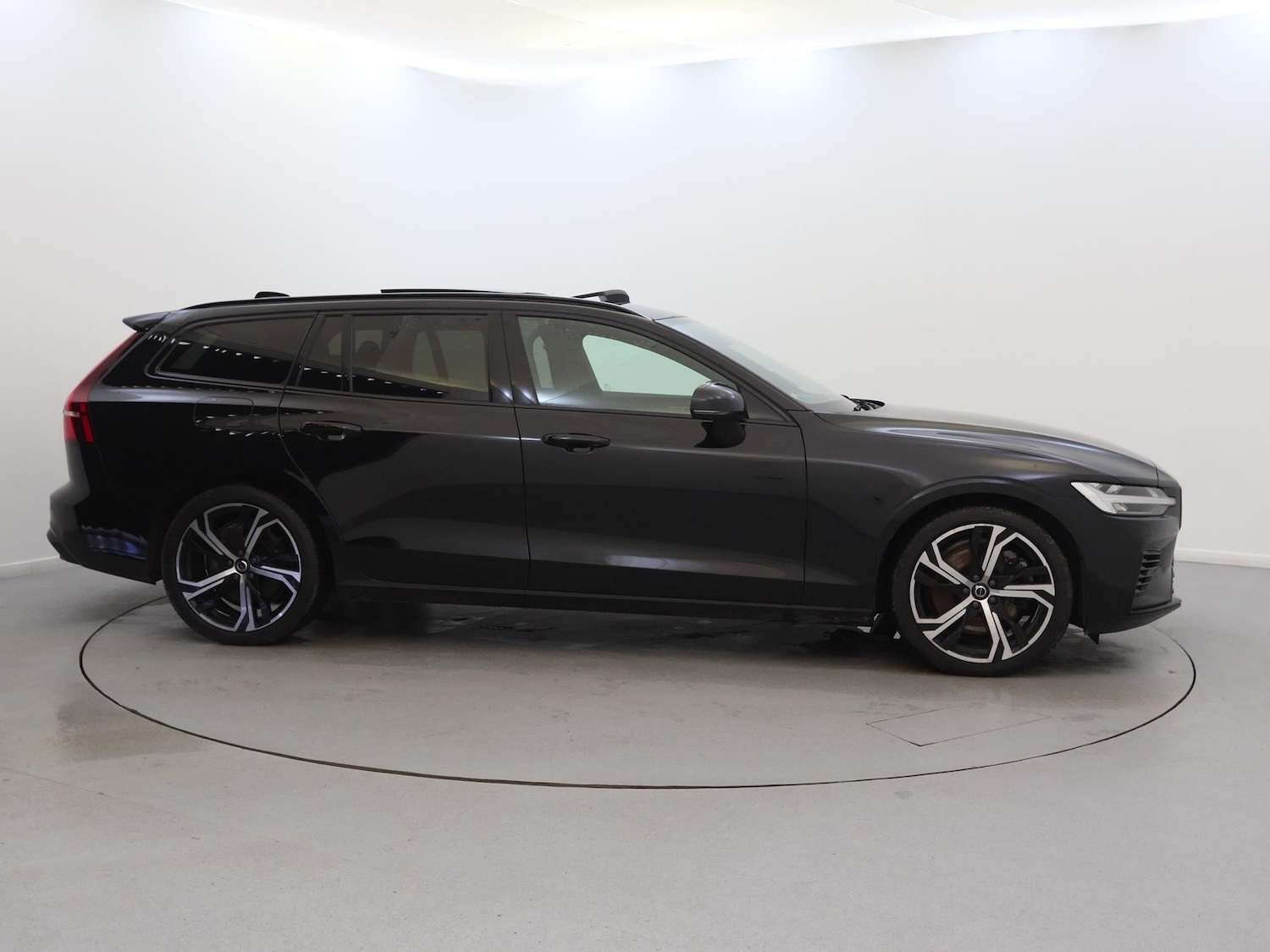 Used Volvo V60 2022 for sale - 77635133: Photo 8