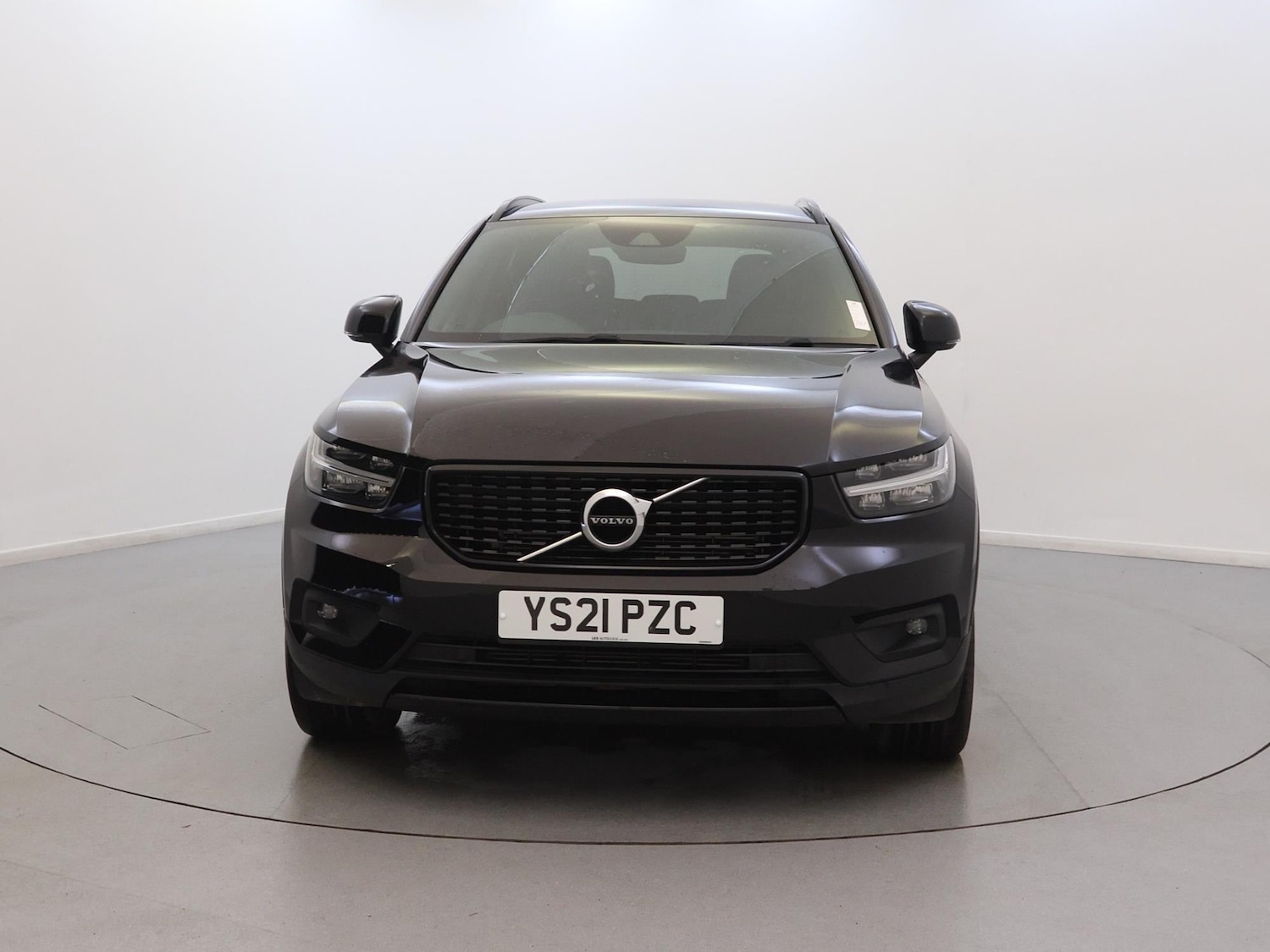 Used Volvo XC40 2021 for sale - 76692349: Photo 2