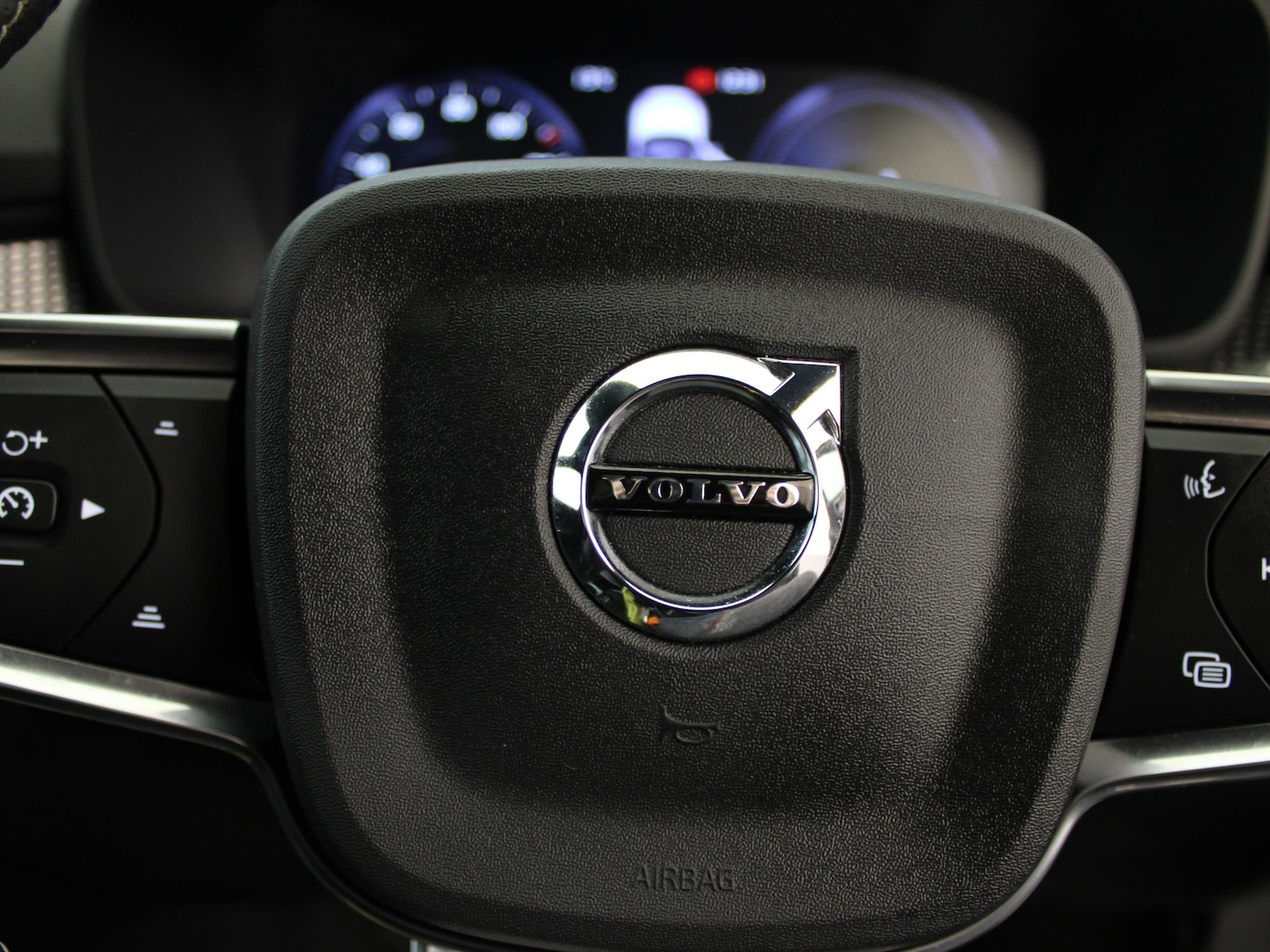 Used Volvo XC40 2021 for sale - 76692349: Photo 28