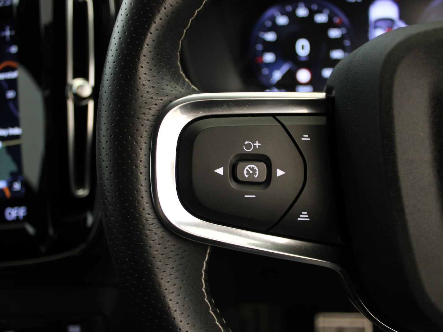 Used Volvo XC40 2021 for sale - 76692349: Photo 29