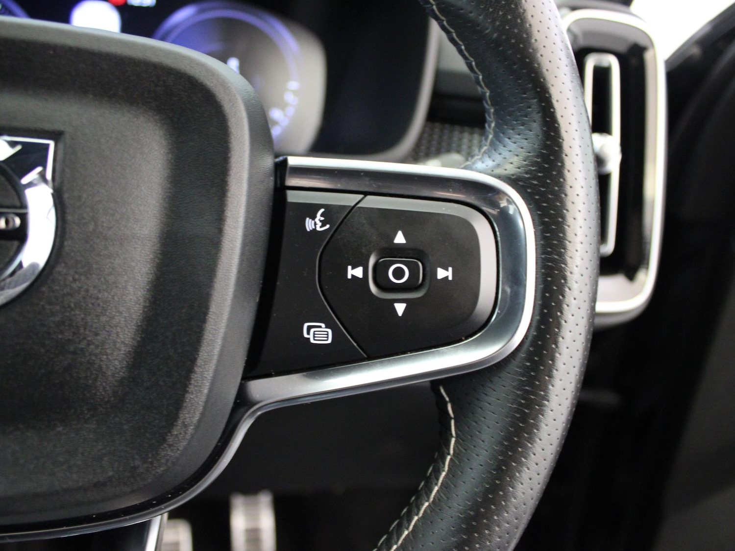 Used Volvo XC40 2021 for sale - 76692349: Photo 30