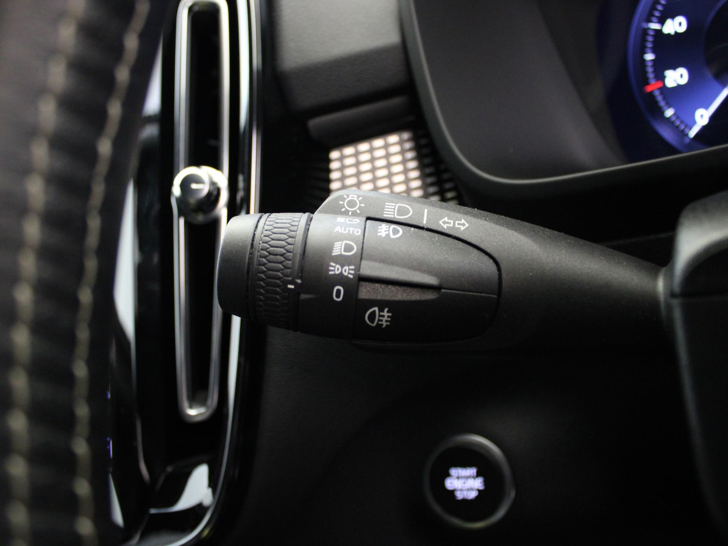 Used Volvo XC40 2021 for sale - 76692349: Photo 31