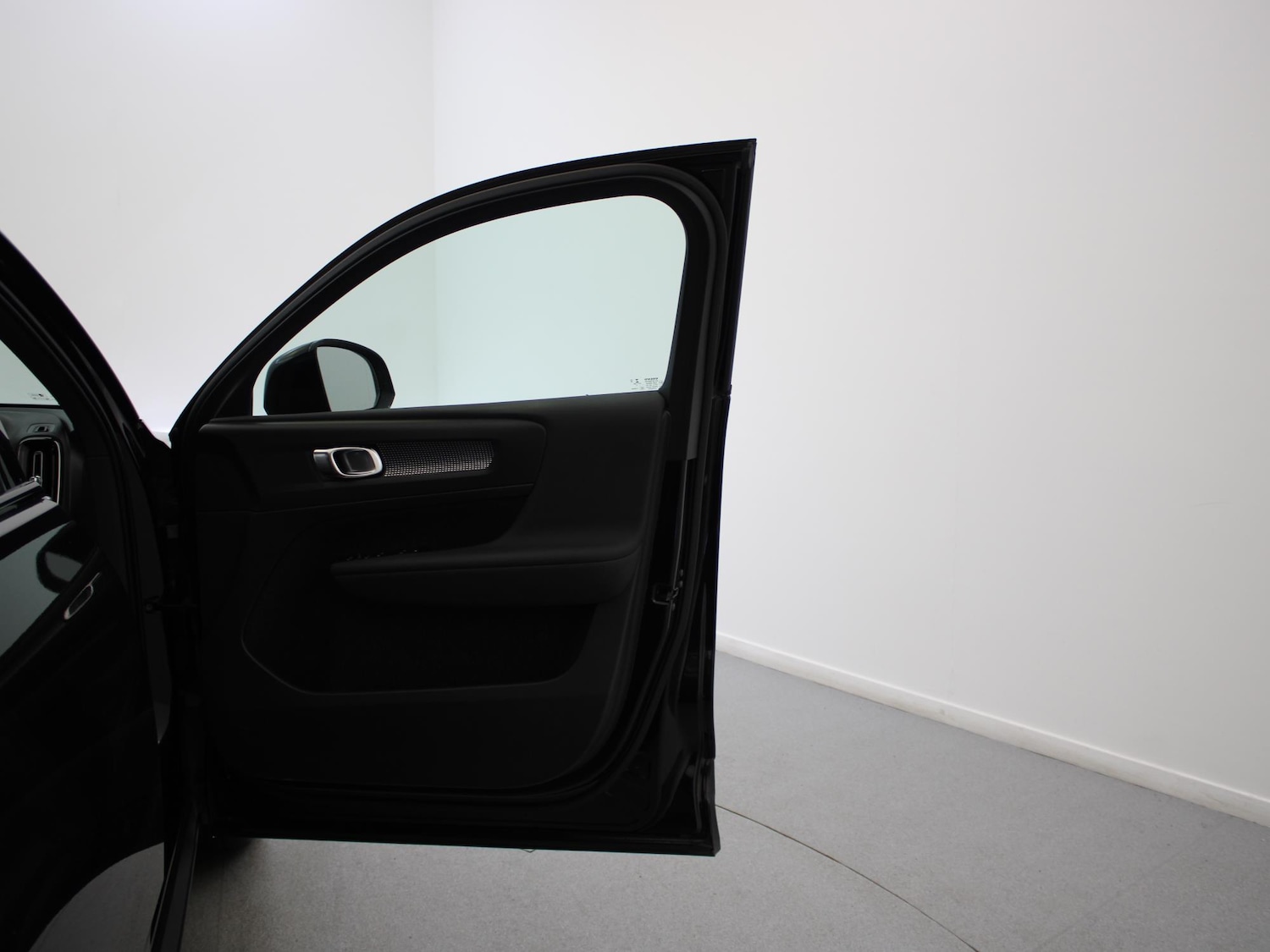 Used Volvo XC40 2021 for sale - 76692349: Photo 37