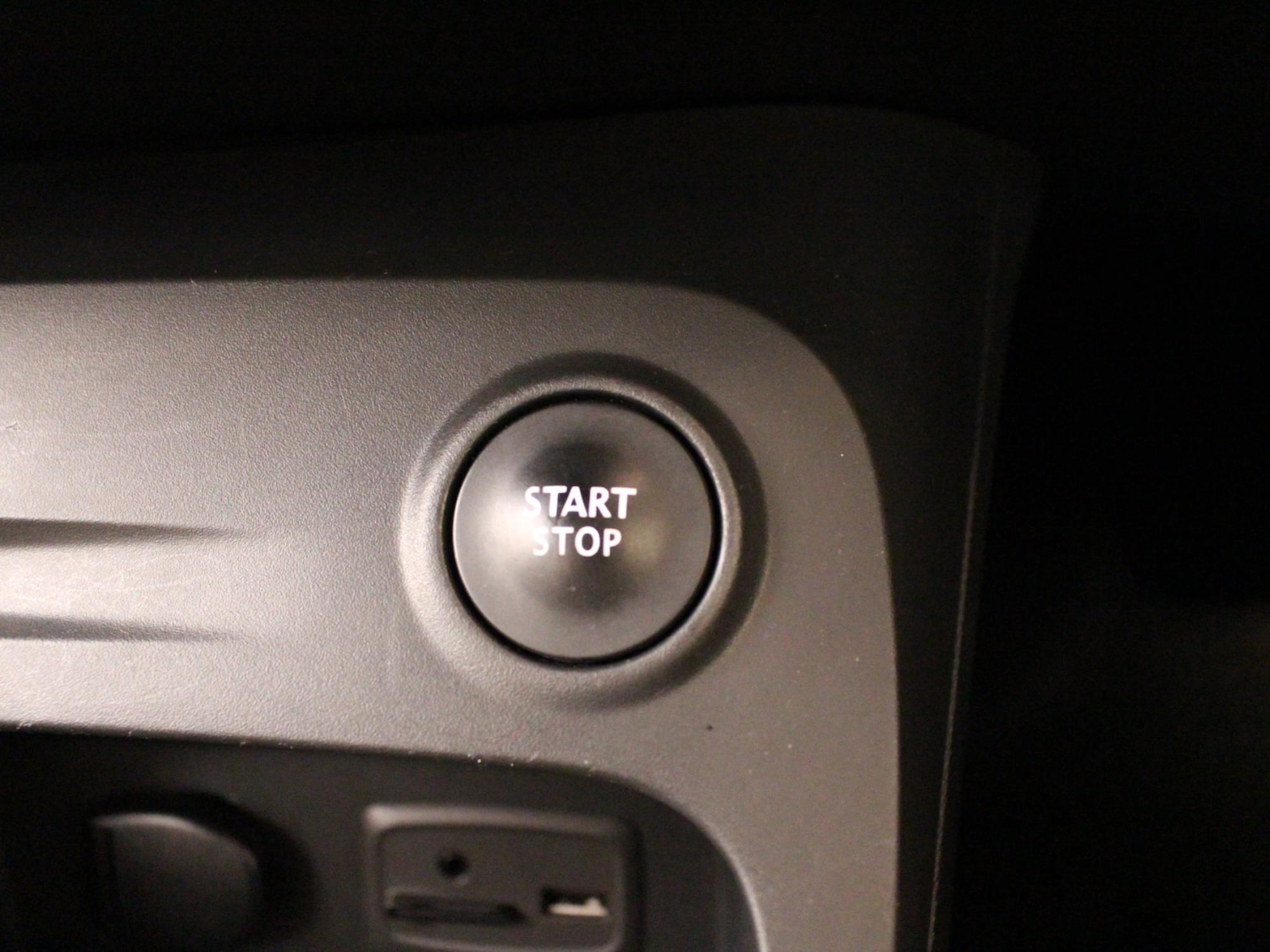 Used Renault Captur 2015 for sale - 76553585: Photo 28