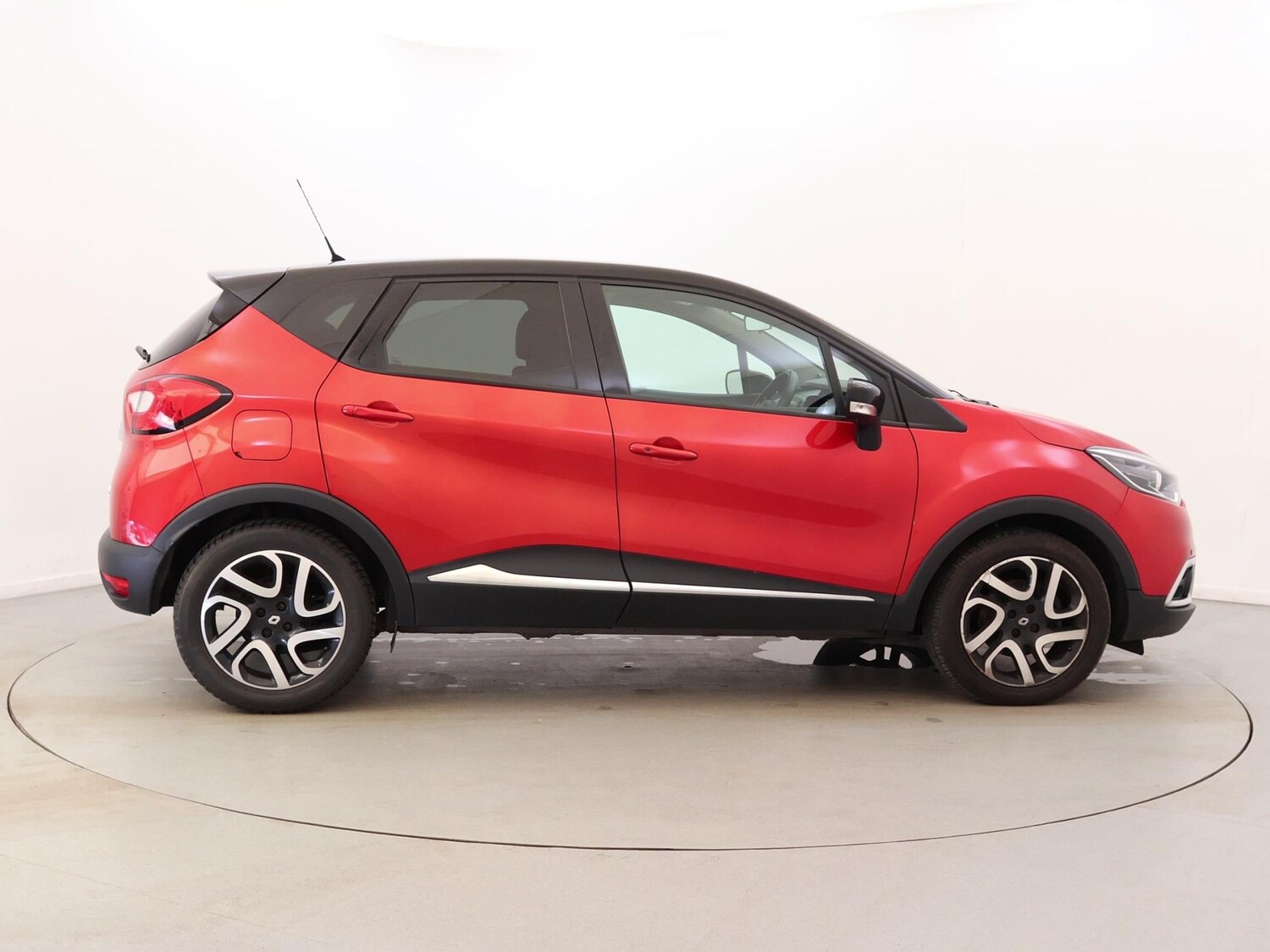 Used Renault Captur 2015 for sale - 76553585: Photo 8