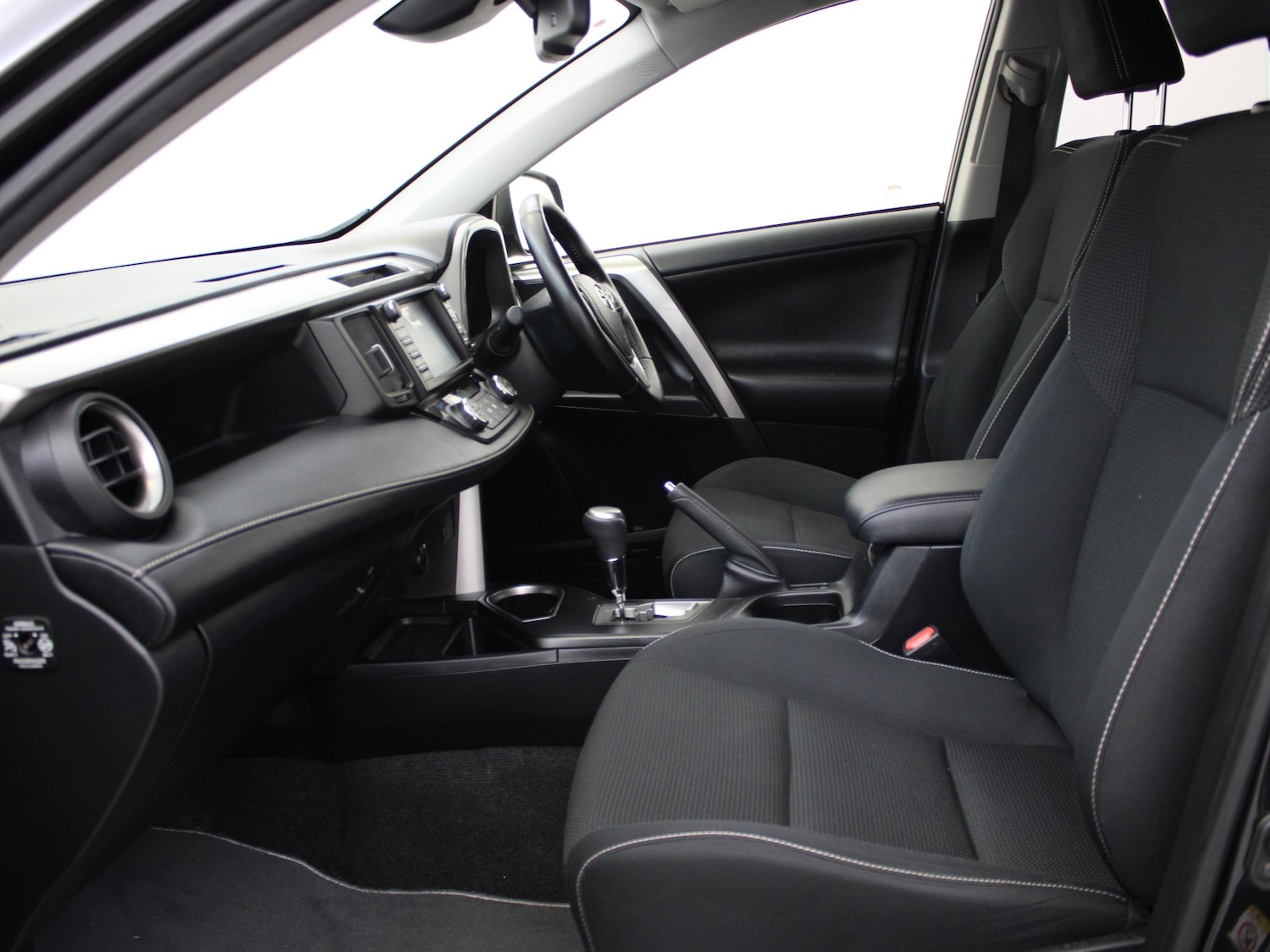 Used Toyota RAV4 2017 for sale - 76755380: Photo 11