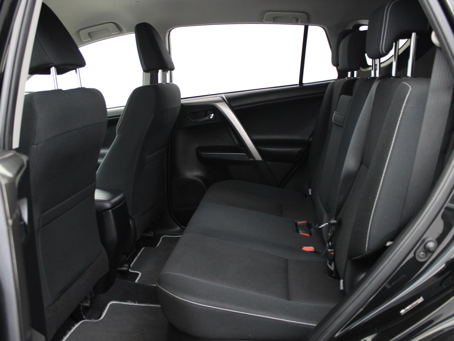 Used Toyota RAV4 2017 for sale - 76755380: Photo 12