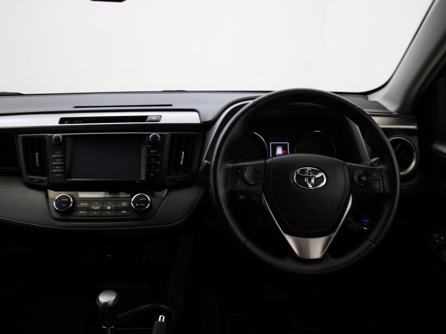 Used Toyota RAV4 2017 for sale - 76755380: Photo 15