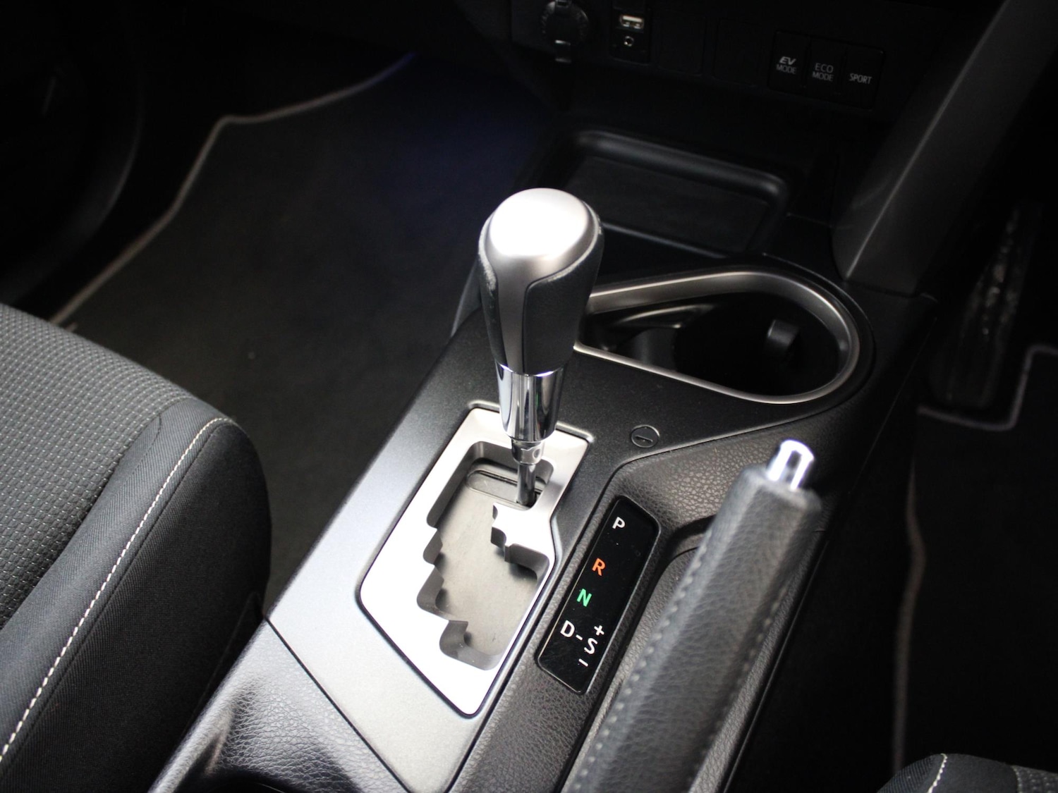 Used Toyota RAV4 2017 for sale - 76755380: Photo 31