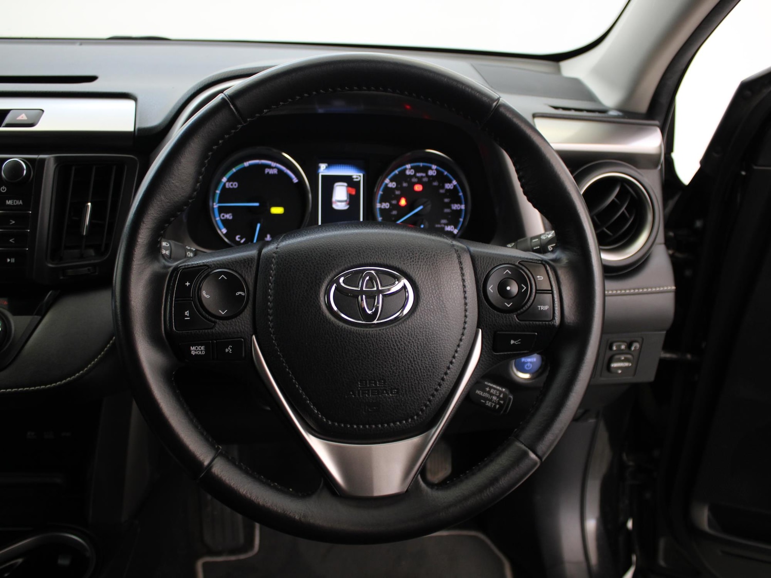 Used Toyota RAV4 2017 for sale - 76755380: Photo 32