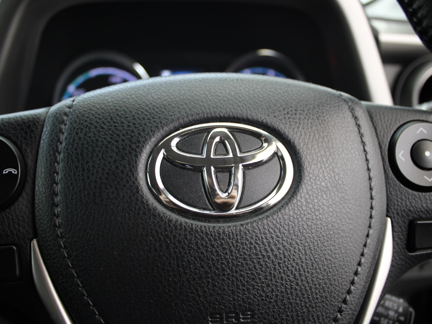 Used Toyota RAV4 2017 for sale - 76755380: Photo 33