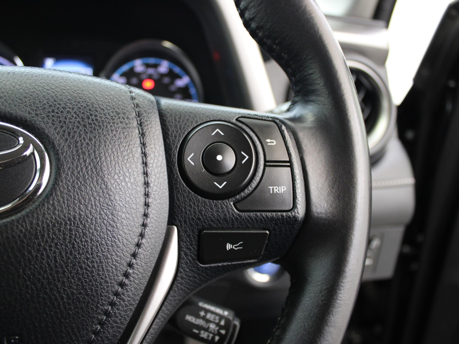 Used Toyota RAV4 2017 for sale - 76755380: Photo 35