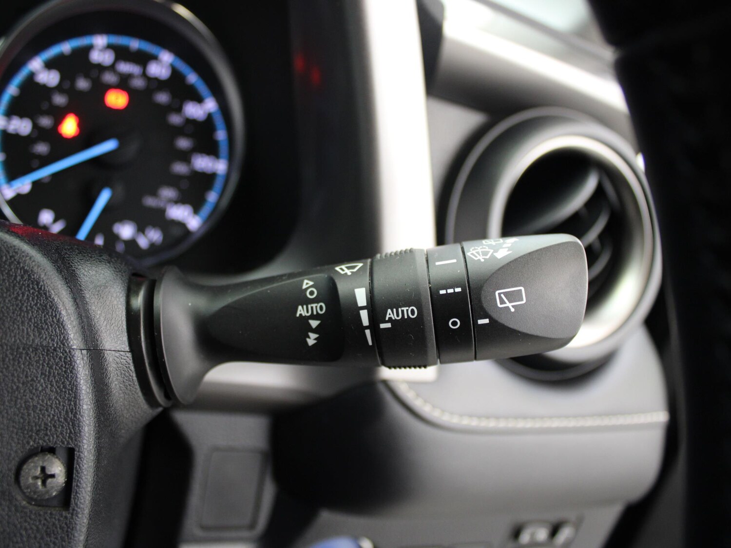 Used Toyota RAV4 2017 for sale - 76755380: Photo 37