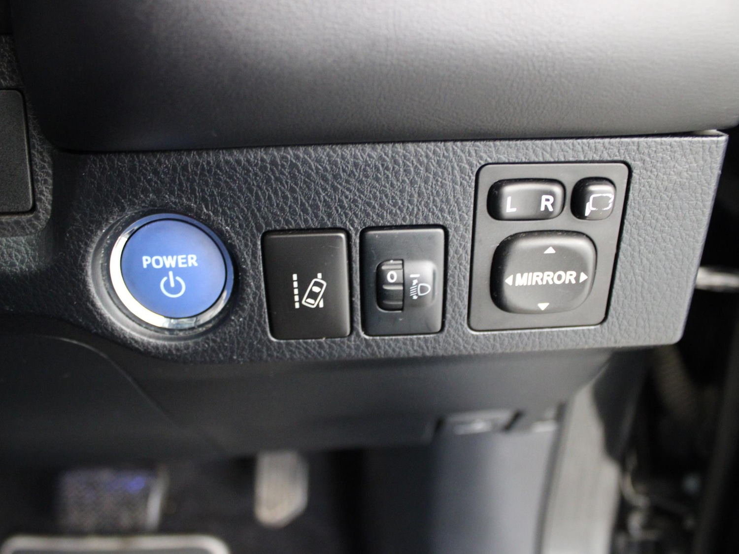 Used Toyota RAV4 2017 for sale - 76755380: Photo 38