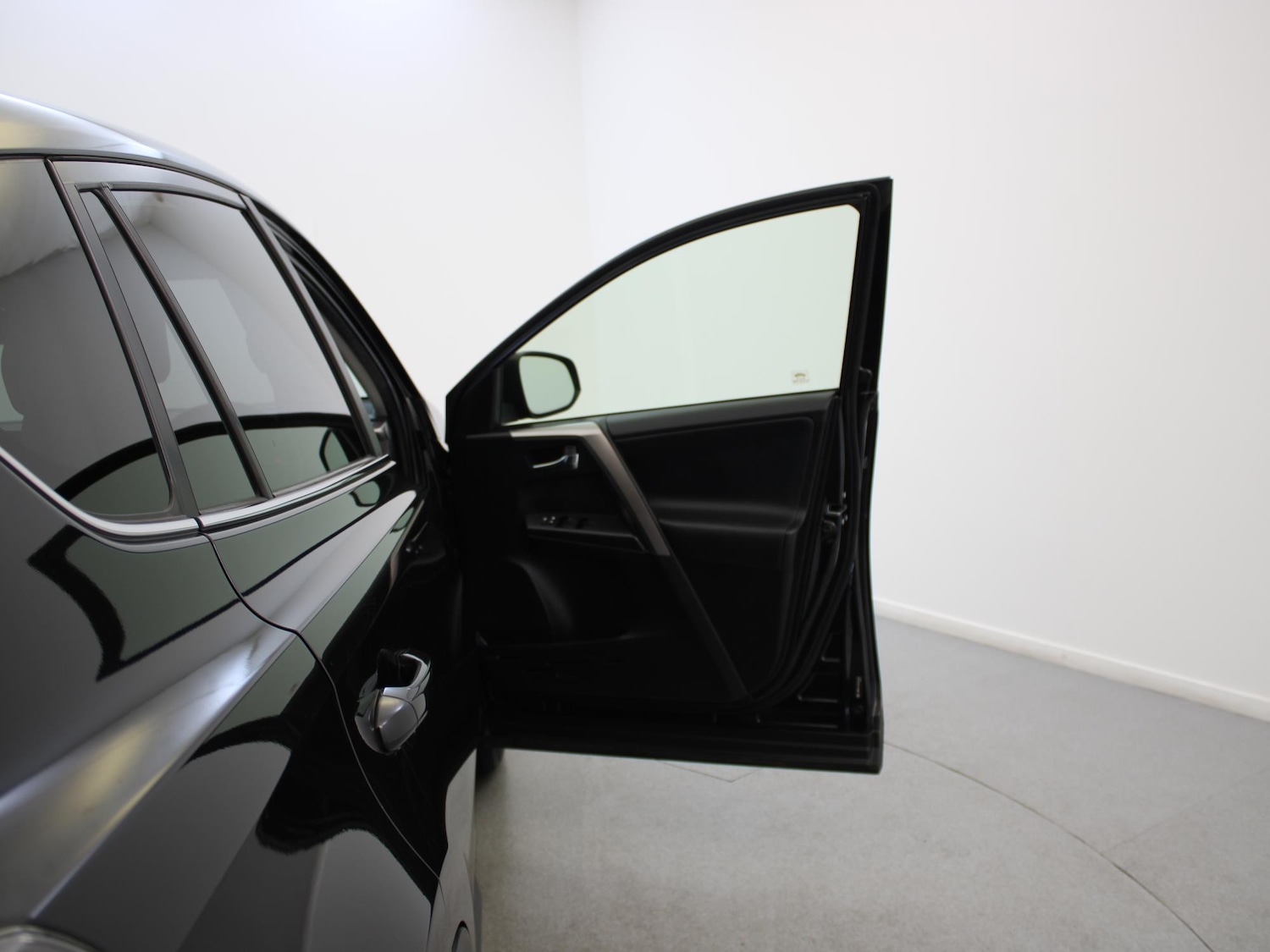 Used Toyota RAV4 2017 for sale - 76755380: Photo 39