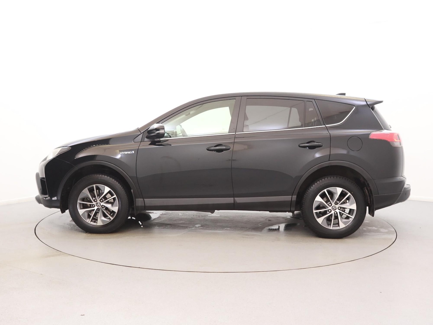 Used Toyota RAV4 2017 for sale - 76755380: Photo 4