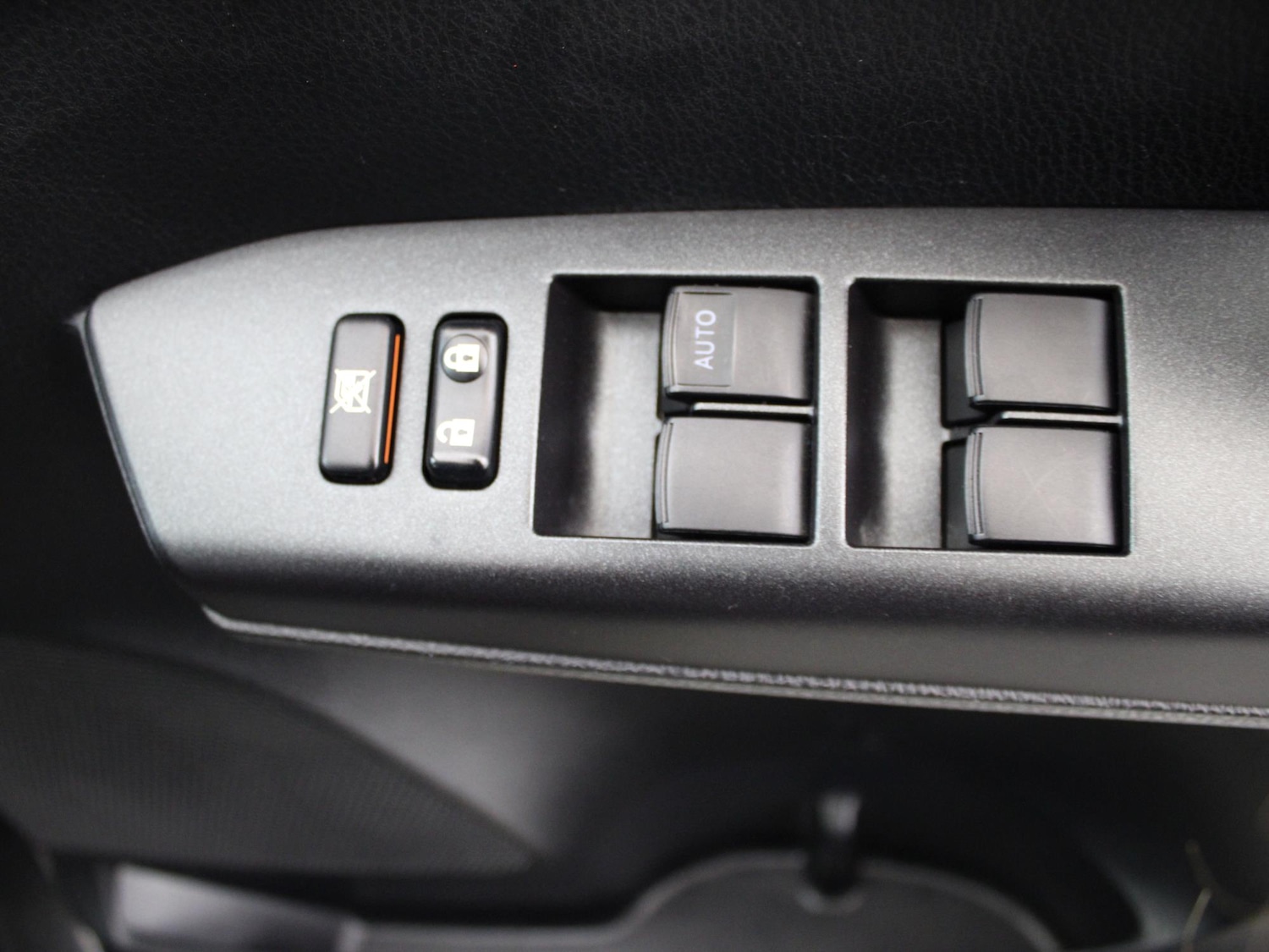 Used Toyota RAV4 2017 for sale - 76755380: Photo 40