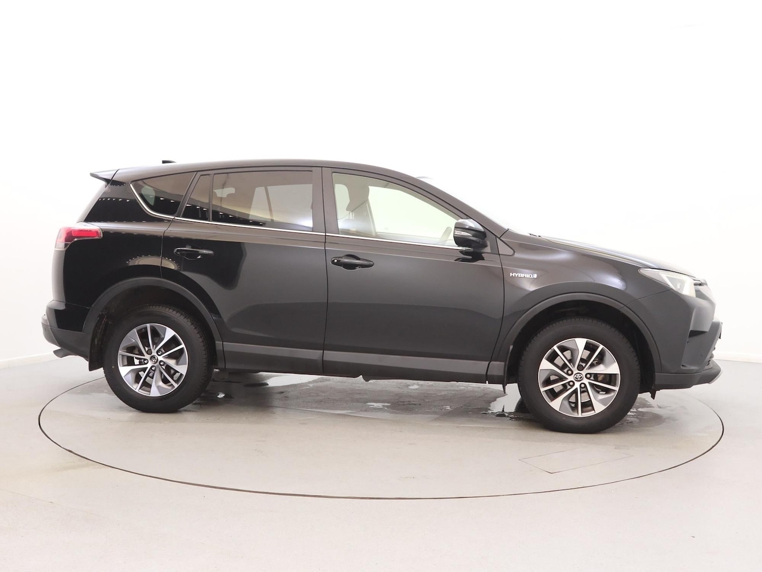 Used Toyota RAV4 2017 for sale - 76755380: Photo 8