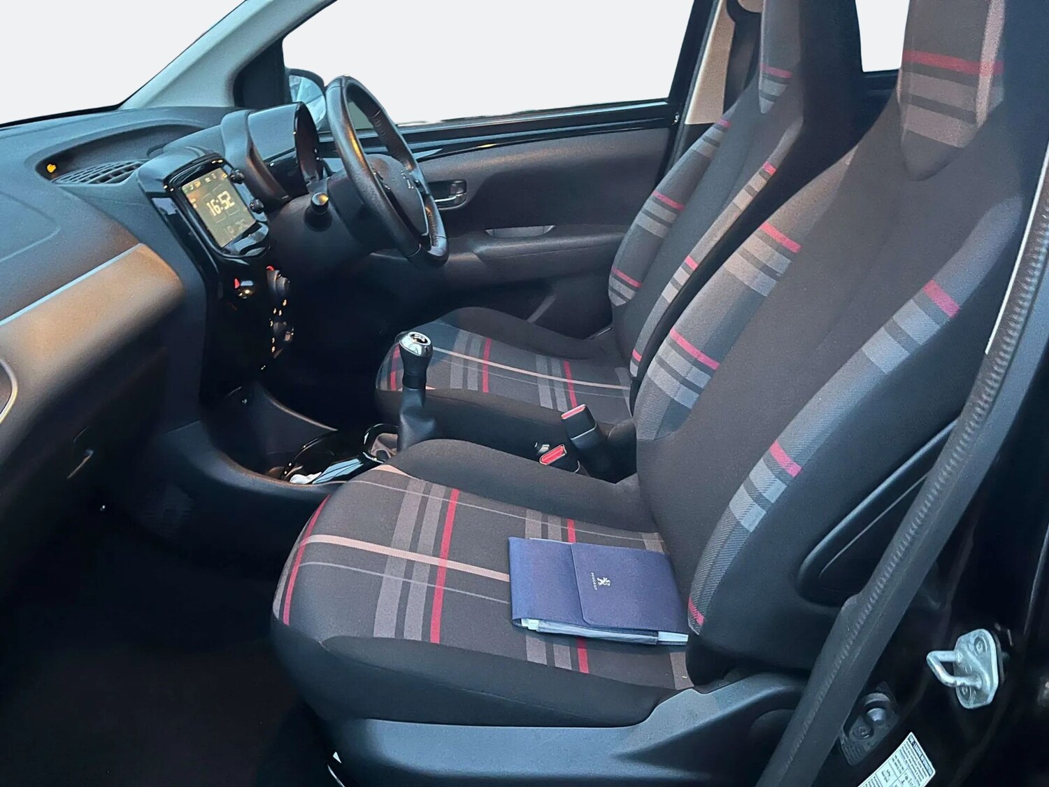 Used Peugeot 108 2015 for sale - 77687010: Photo 8