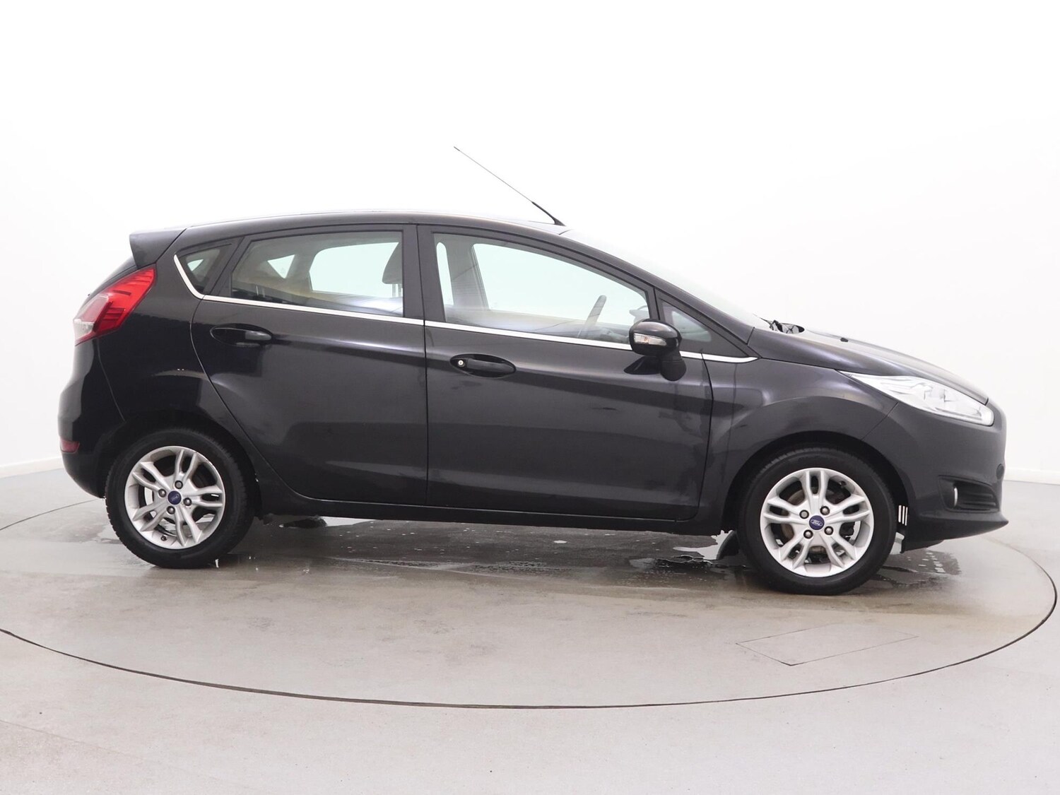Used Ford Fiesta 2016 for sale - 77842990: Photo 8