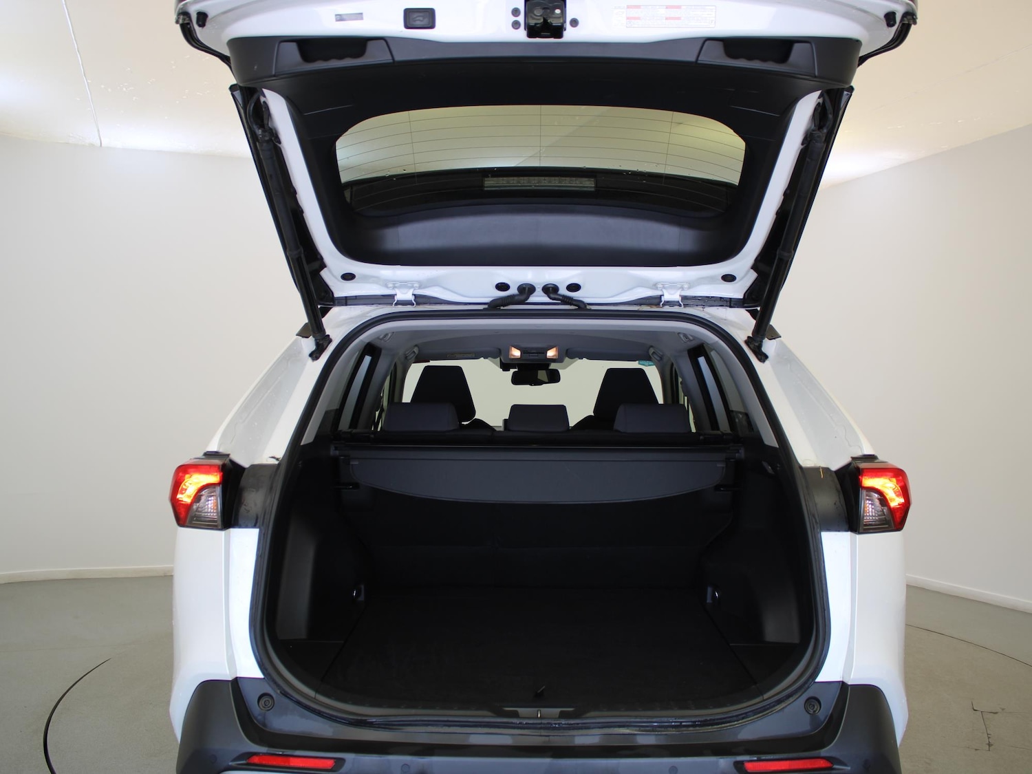 Used Toyota RAV4 2020 for sale - 76844617: Photo 24