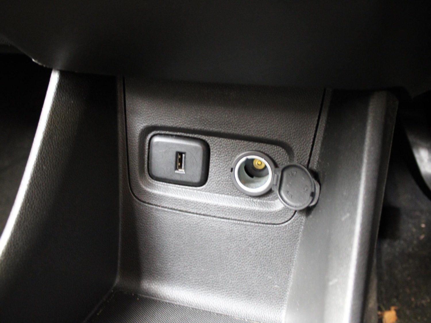 Used Vauxhall Viva 2016 for sale - 77240120: Photo 24