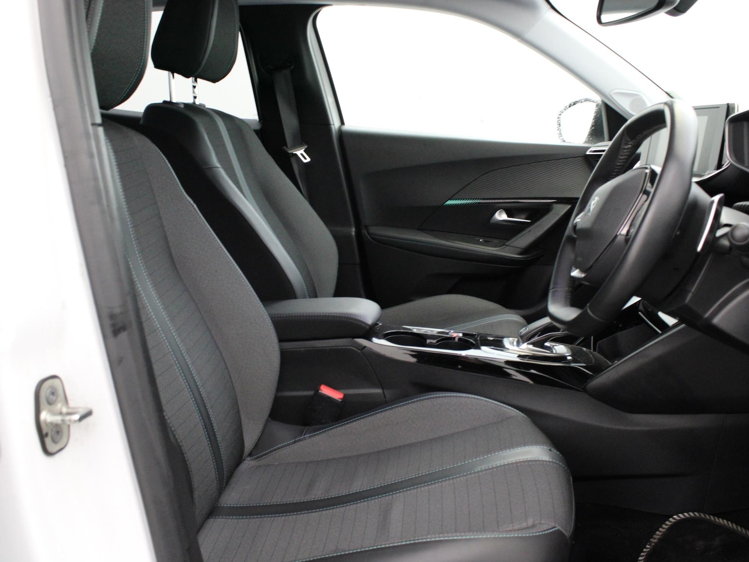 Used Peugeot 2008 2022 for sale - 77158905: Photo 9