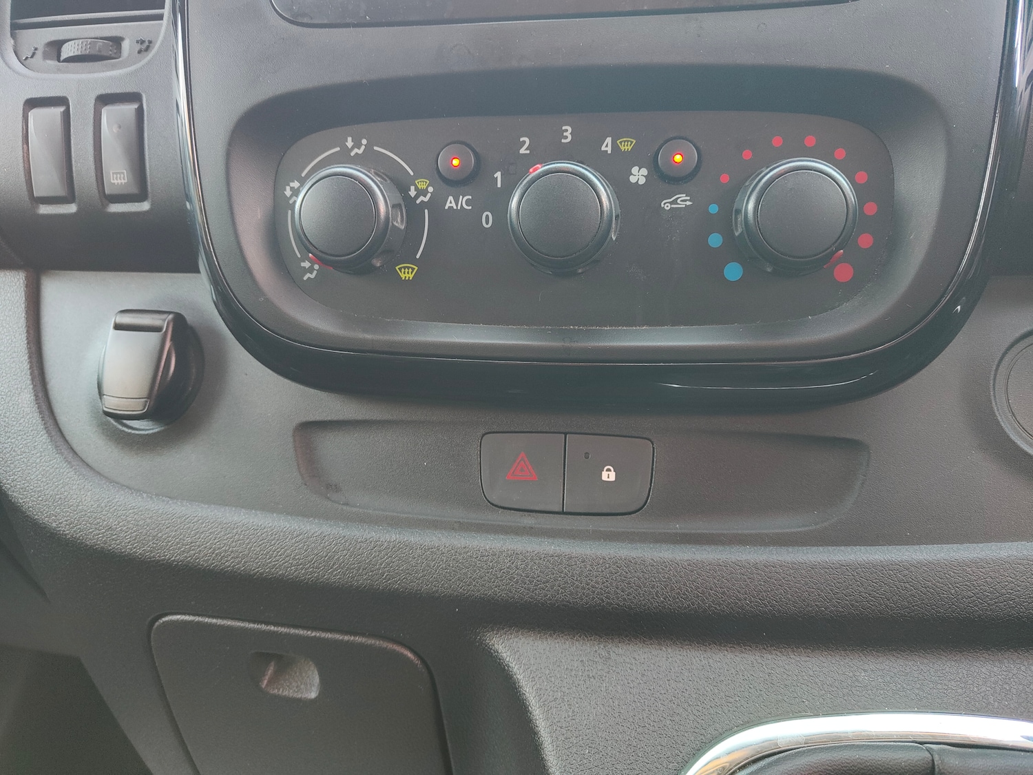 Used Vauxhall Vivaro 2018 for sale - 77103242: Photo 10