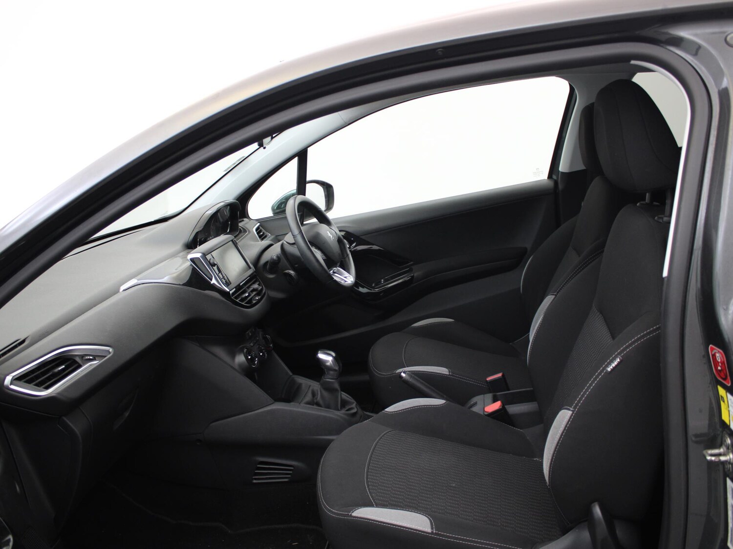 Used Peugeot 208 2015 for sale - 77758374: Photo 12