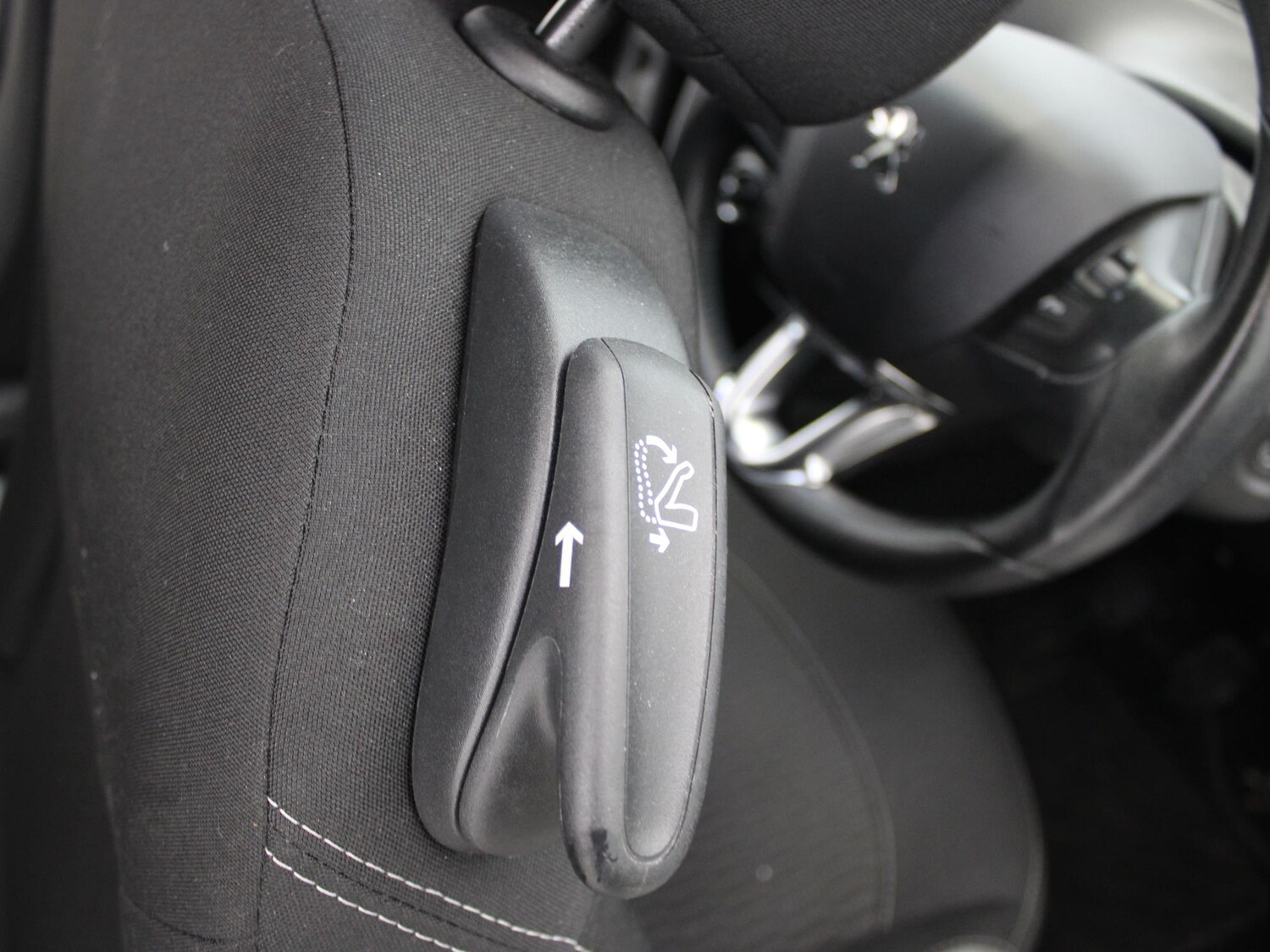 Used Peugeot 208 2015 for sale - 77758374: Photo 14