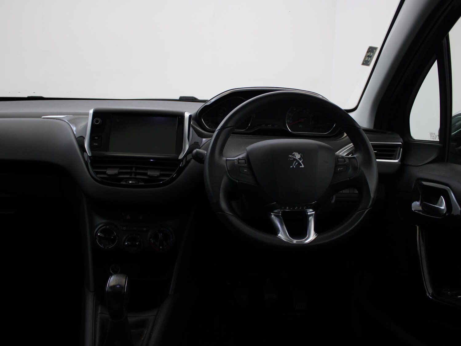 Used Peugeot 208 2015 for sale - 77758374: Photo 15