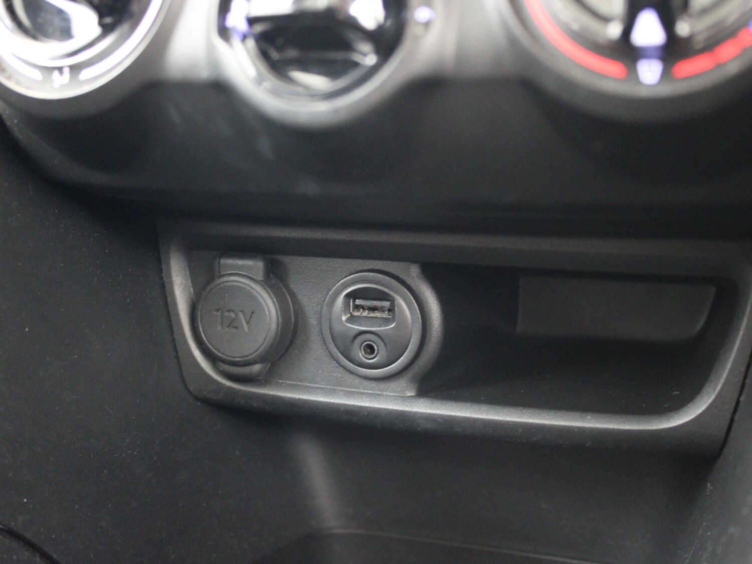 Used Peugeot 208 2015 for sale - 77758374: Photo 30