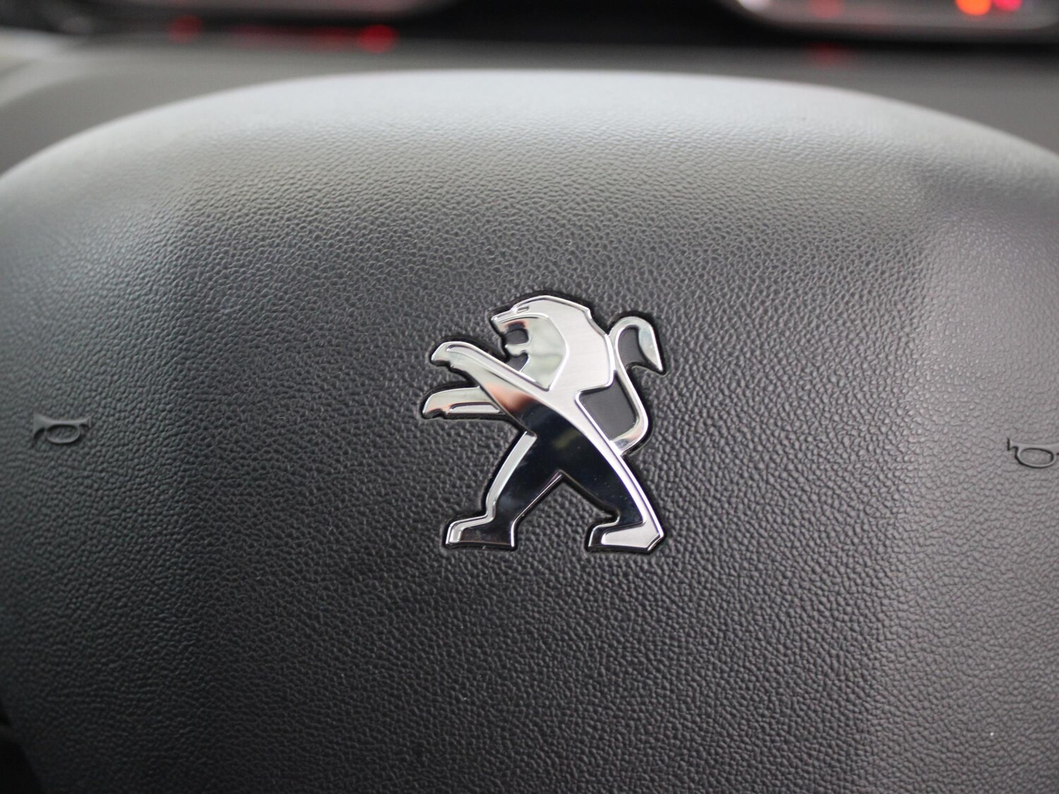 Used Peugeot 208 2015 for sale - 77758374: Photo 32