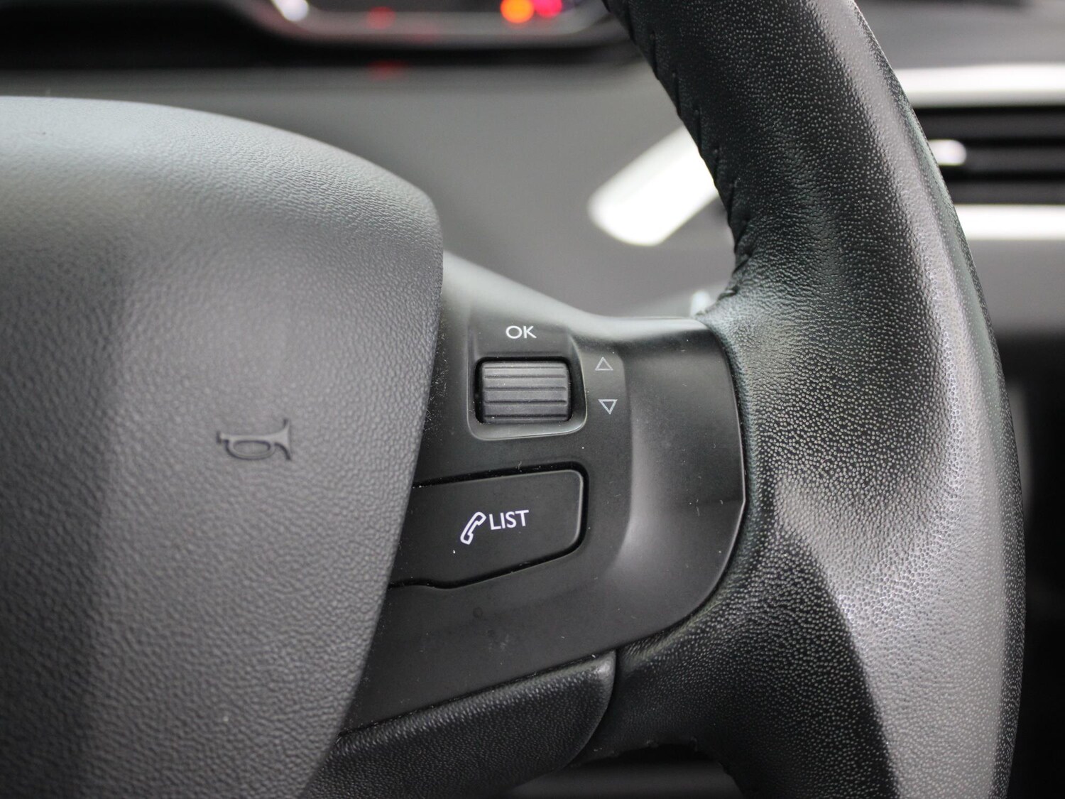 Used Peugeot 208 2015 for sale - 77758374: Photo 34