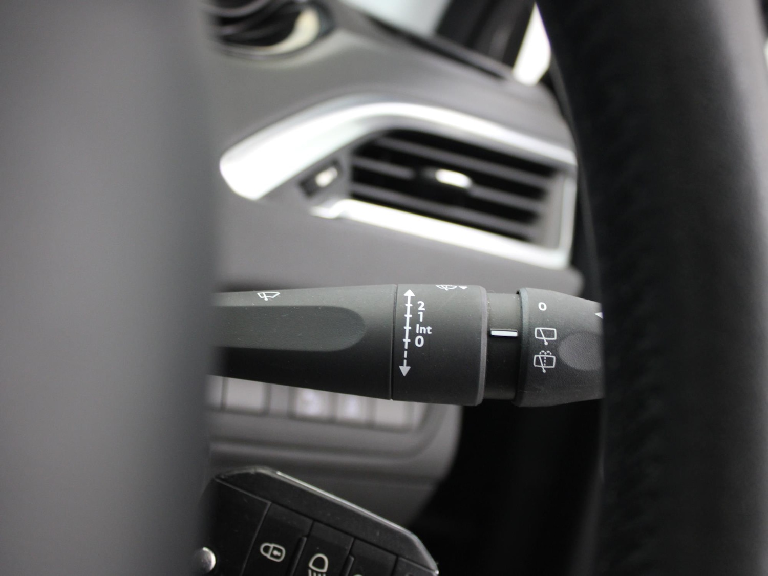 Used Peugeot 208 2015 for sale - 77758374: Photo 36