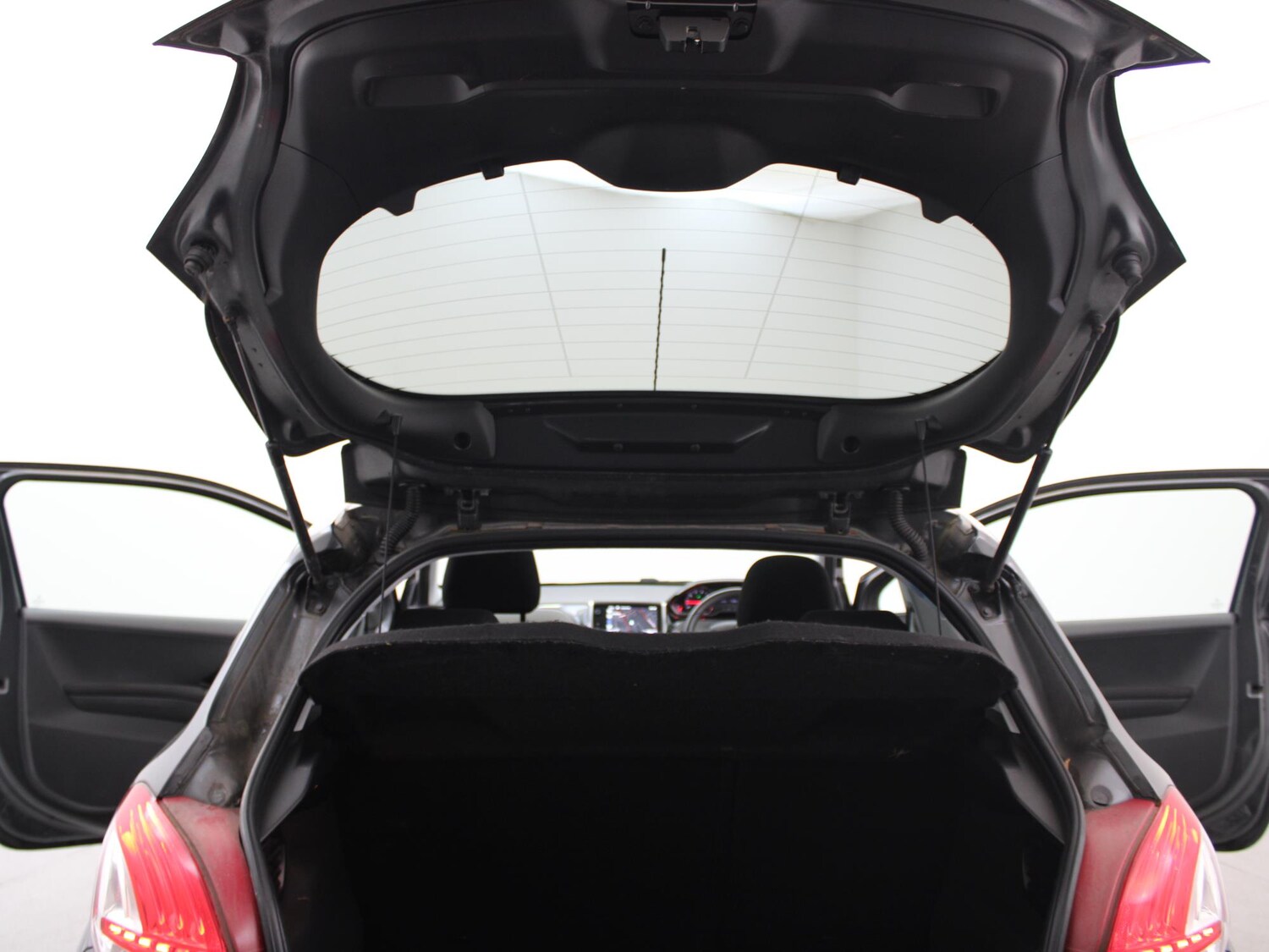 Used Peugeot 208 2015 for sale - 77758374: Photo 38