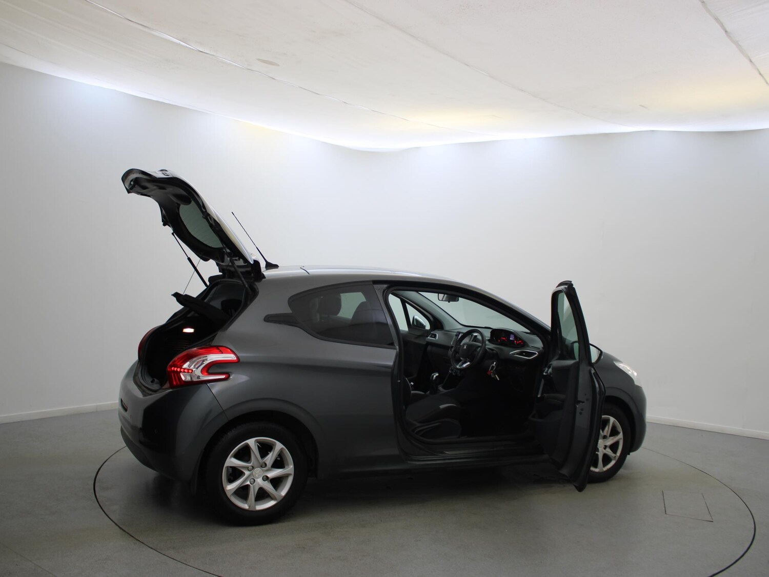 Used Peugeot 208 2015 for sale - 77758374: Photo 39