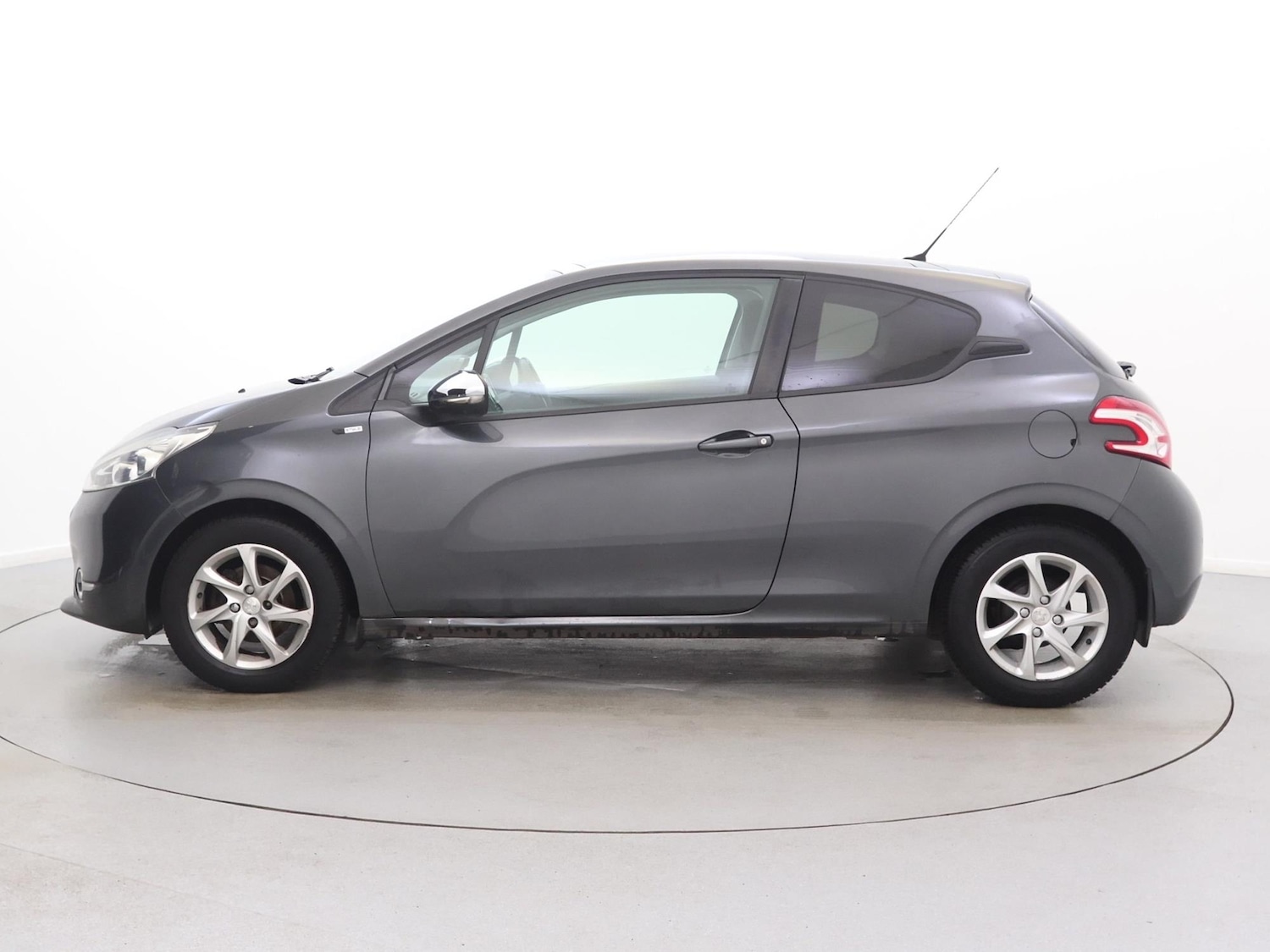 Used Peugeot 208 2015 for sale - 77758374: Photo 4