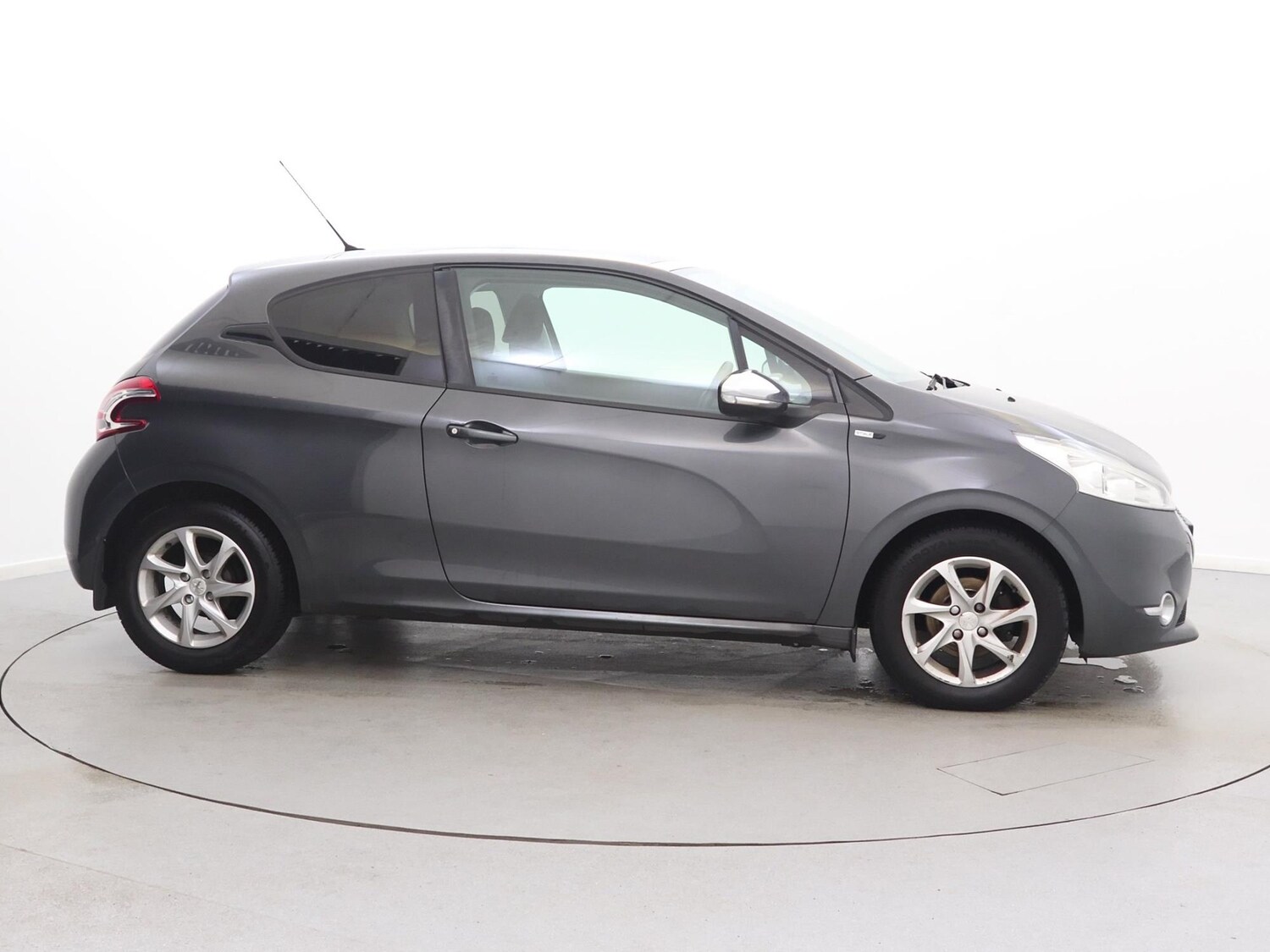 Used Peugeot 208 2015 for sale - 77758374: Photo 8
