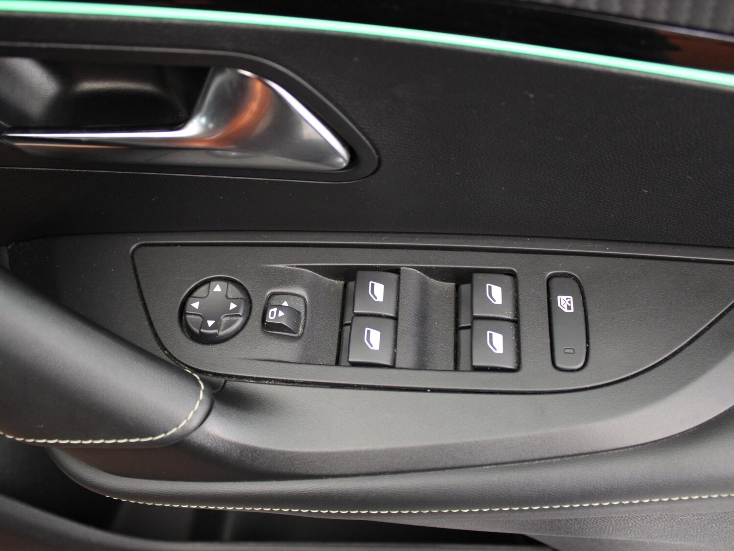 Used Peugeot 2008 2022 for sale - 75863337: Photo 30