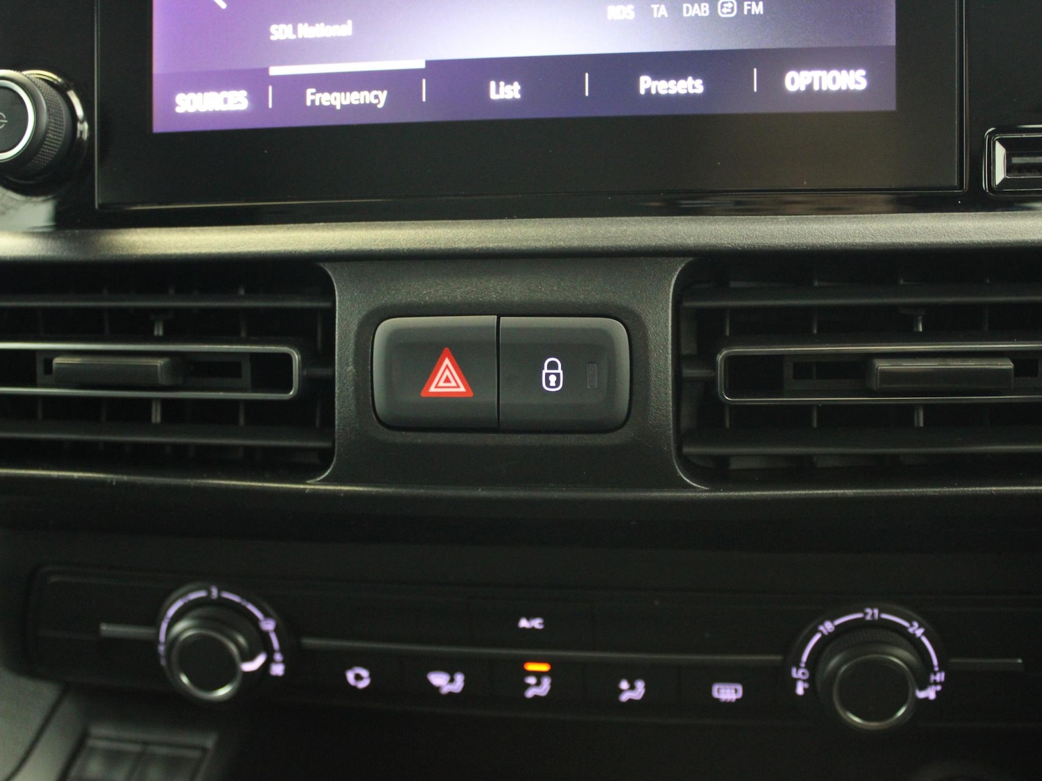 Used Vauxhall Combo Life 2020 for sale - 77635126: Photo 24