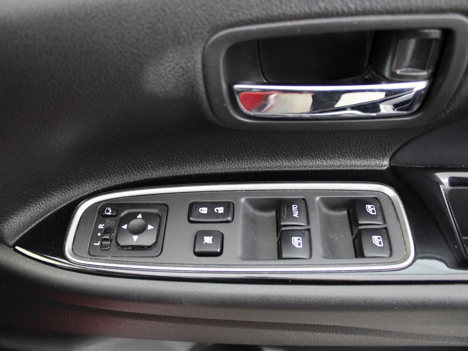 Used Mitsubishi Outlander 2017 for sale - 78177692: Photo 41