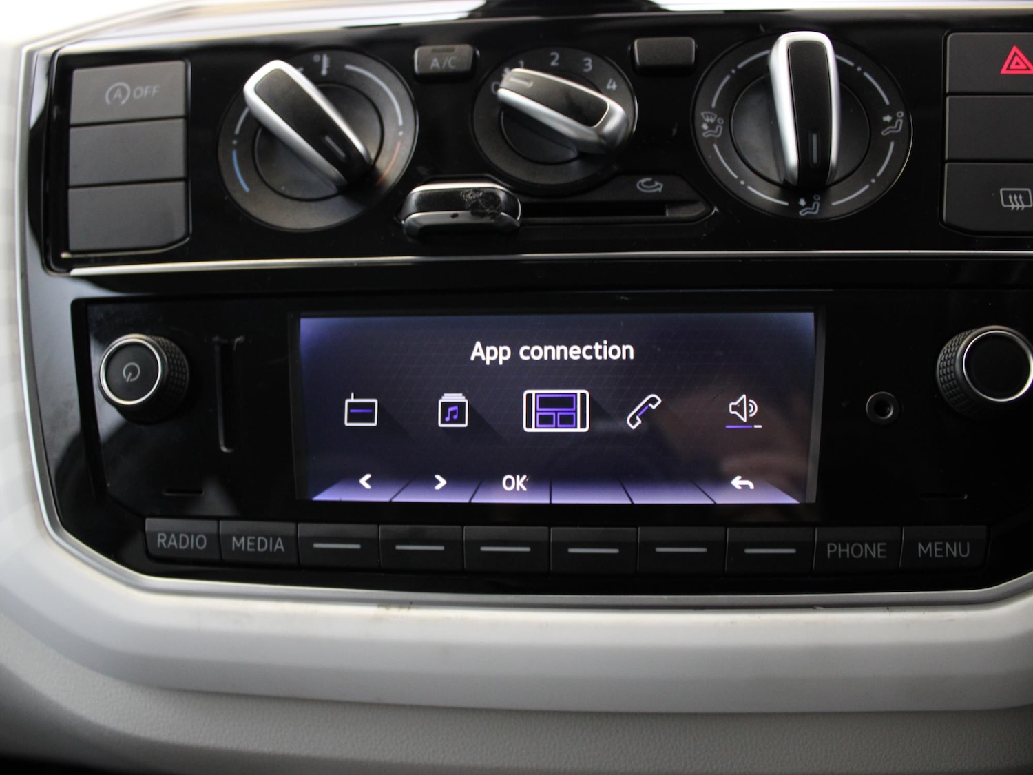 Used Volkswagen up! 2019 for sale - 76243677: Photo 18