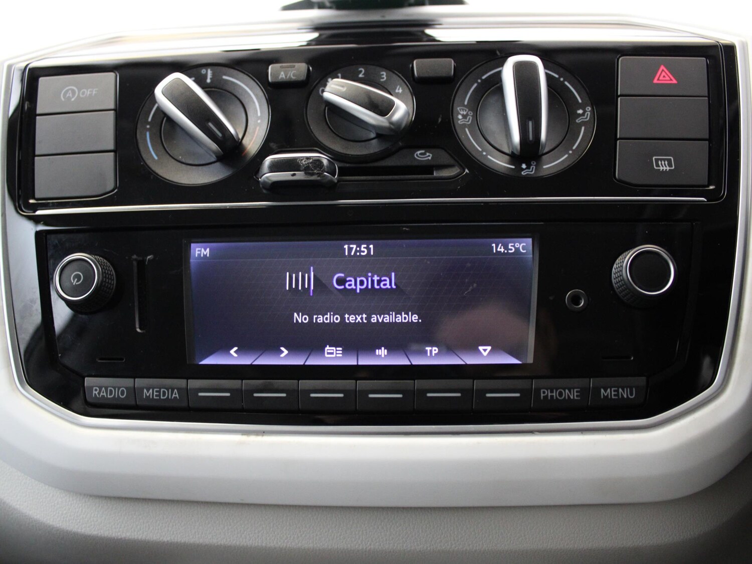 Used Volkswagen up! 2019 for sale - 76243677: Photo 20