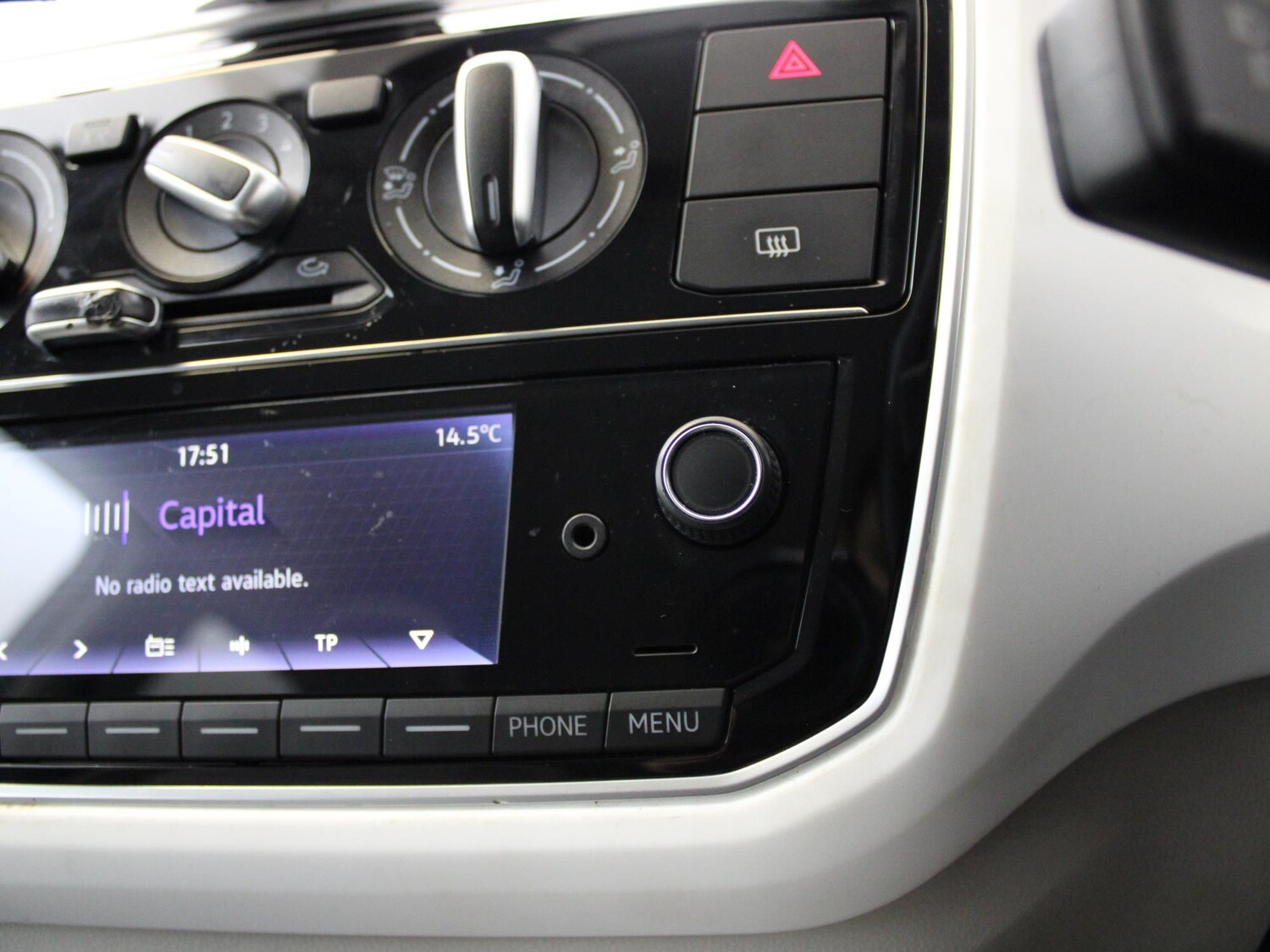 Used Volkswagen up! 2019 for sale - 76243677: Photo 24